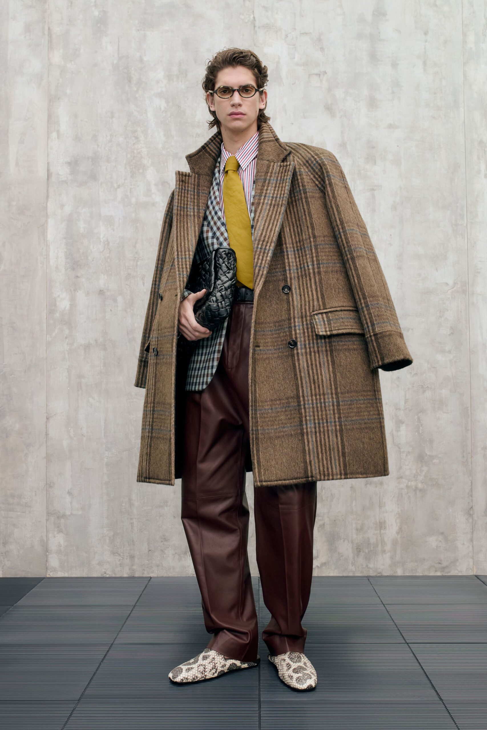 brown wool long-sleeve collared oversized checked coat