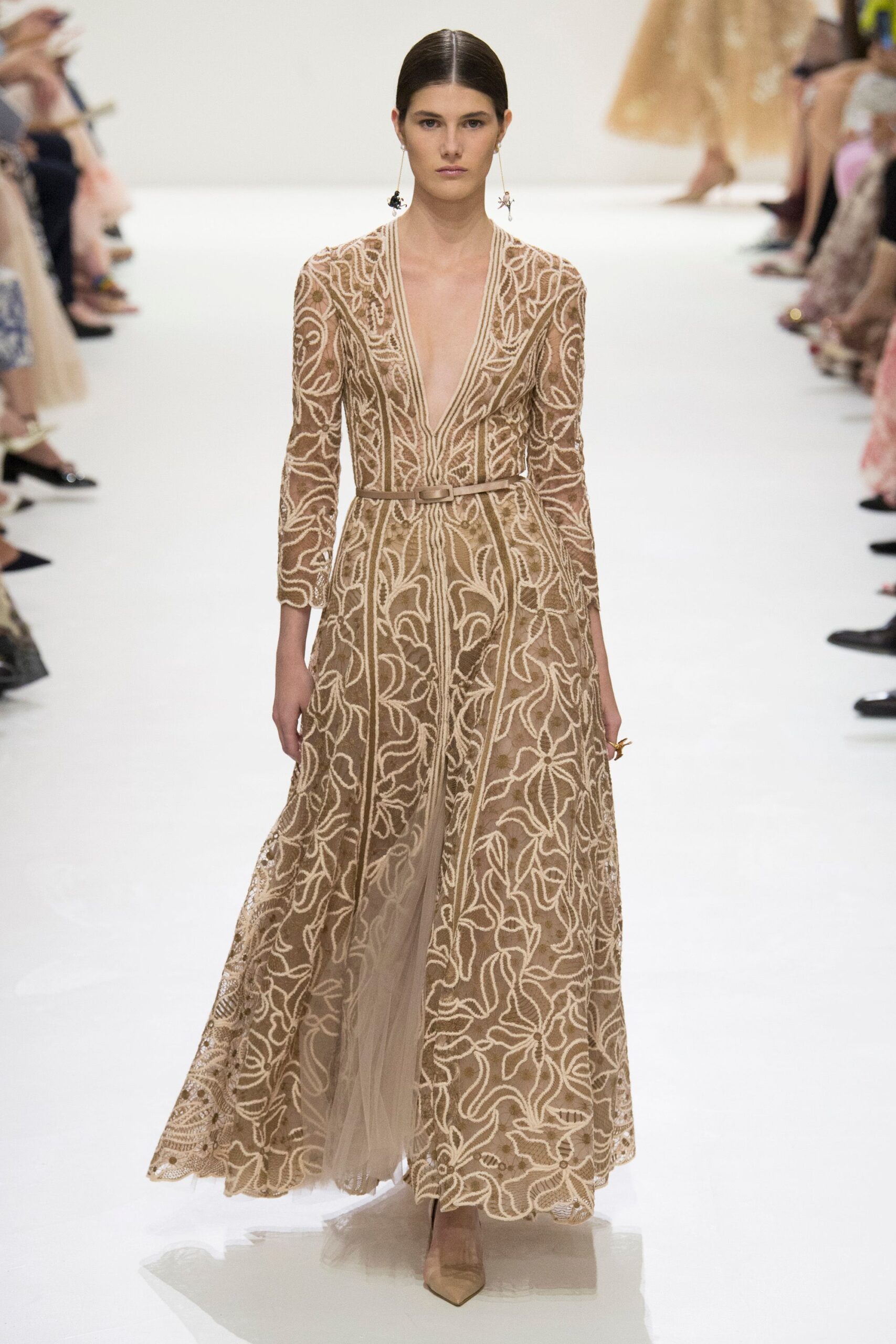 Christian Dior F/W 18 Couture Look 681