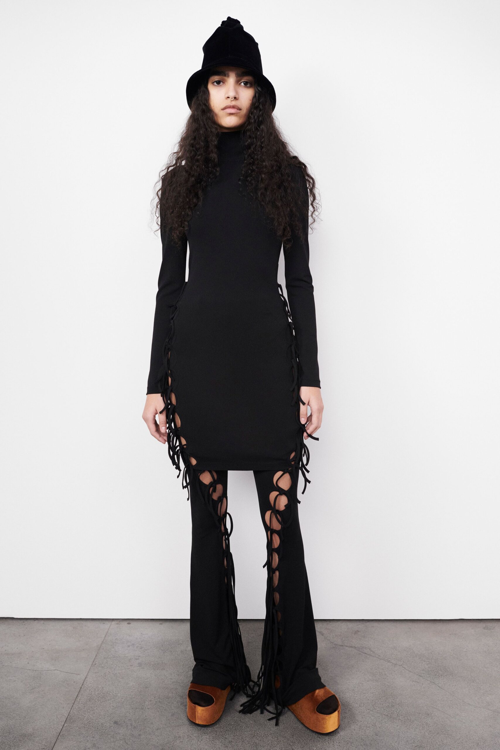 Burberry F/W 22 Look 573