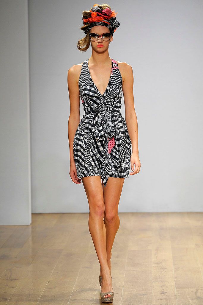 Danielle Scutt S/S 09 Look 9