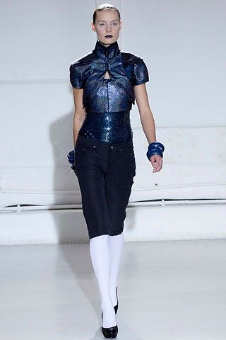 metallic cropped keyhole top