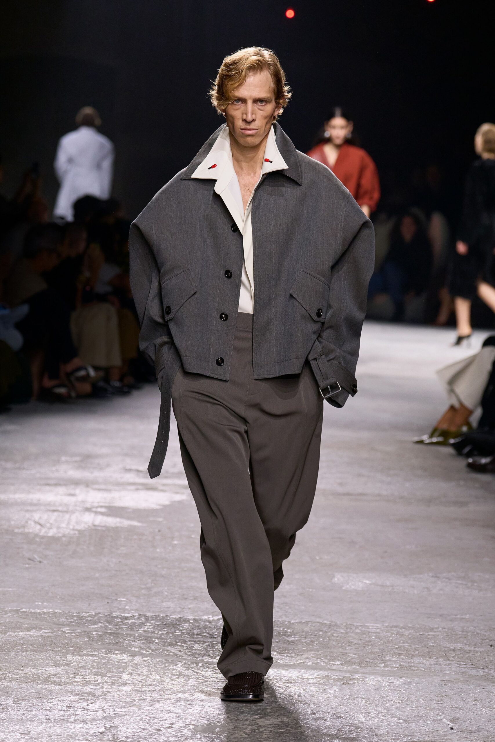 gray wool long-sleeve collared oversized buttoned jacket