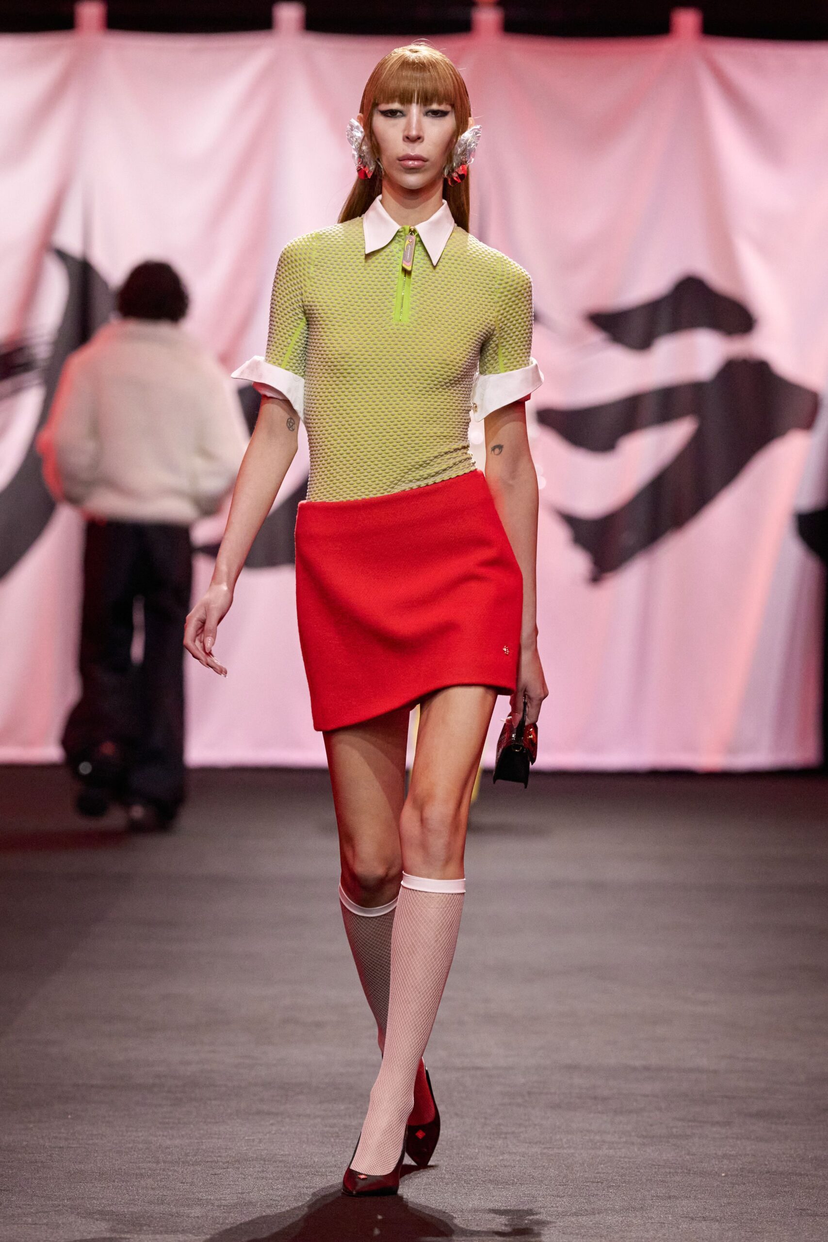 green mesh short-sleeve collared fitted pleated top