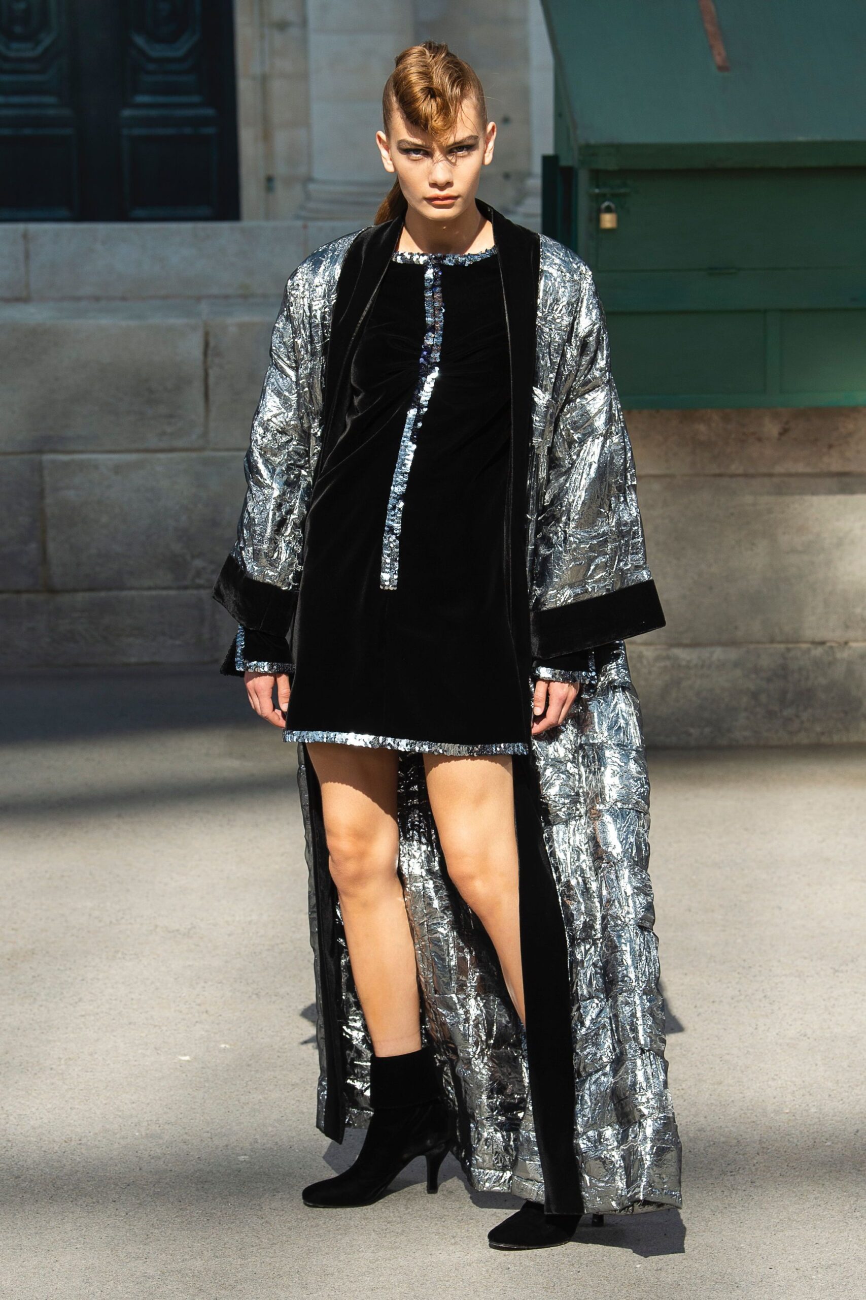 Chanel F/W 18 Couture Look 725