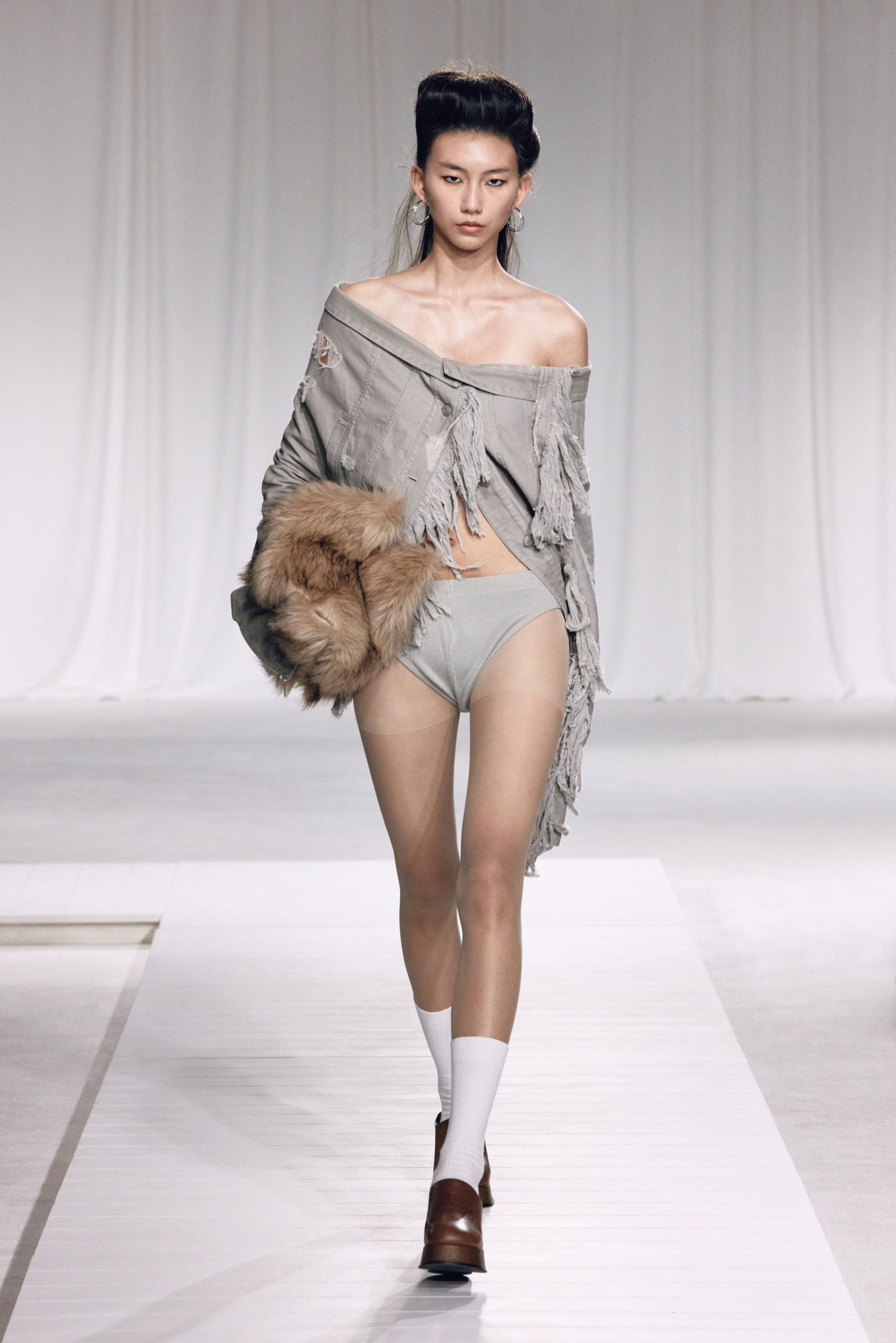 gray off-shoulder top with shorts