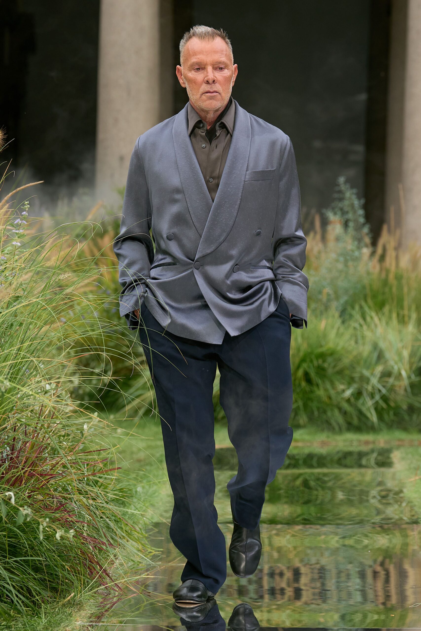 gray silk long-sleeve collared relaxed buttoned blazer