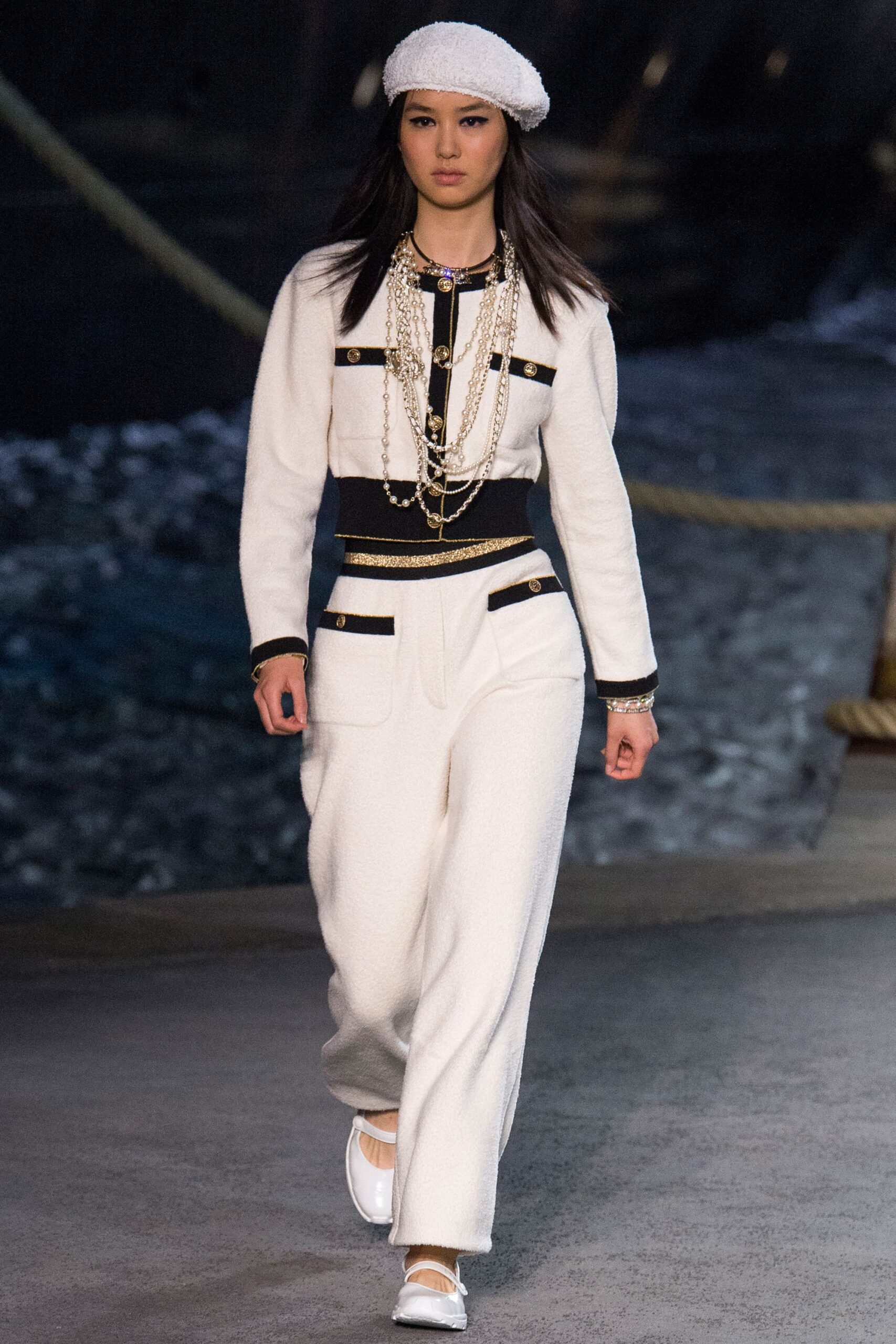 Chanel Resort 19 Look 686