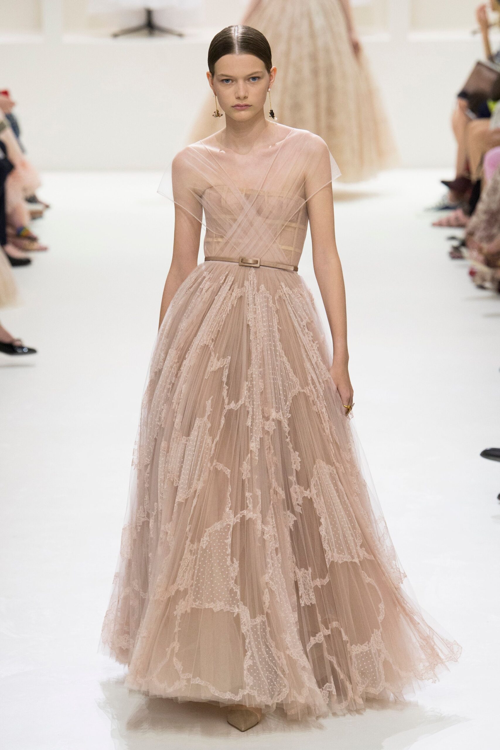 Christian Dior F/W 18 Couture Look 829