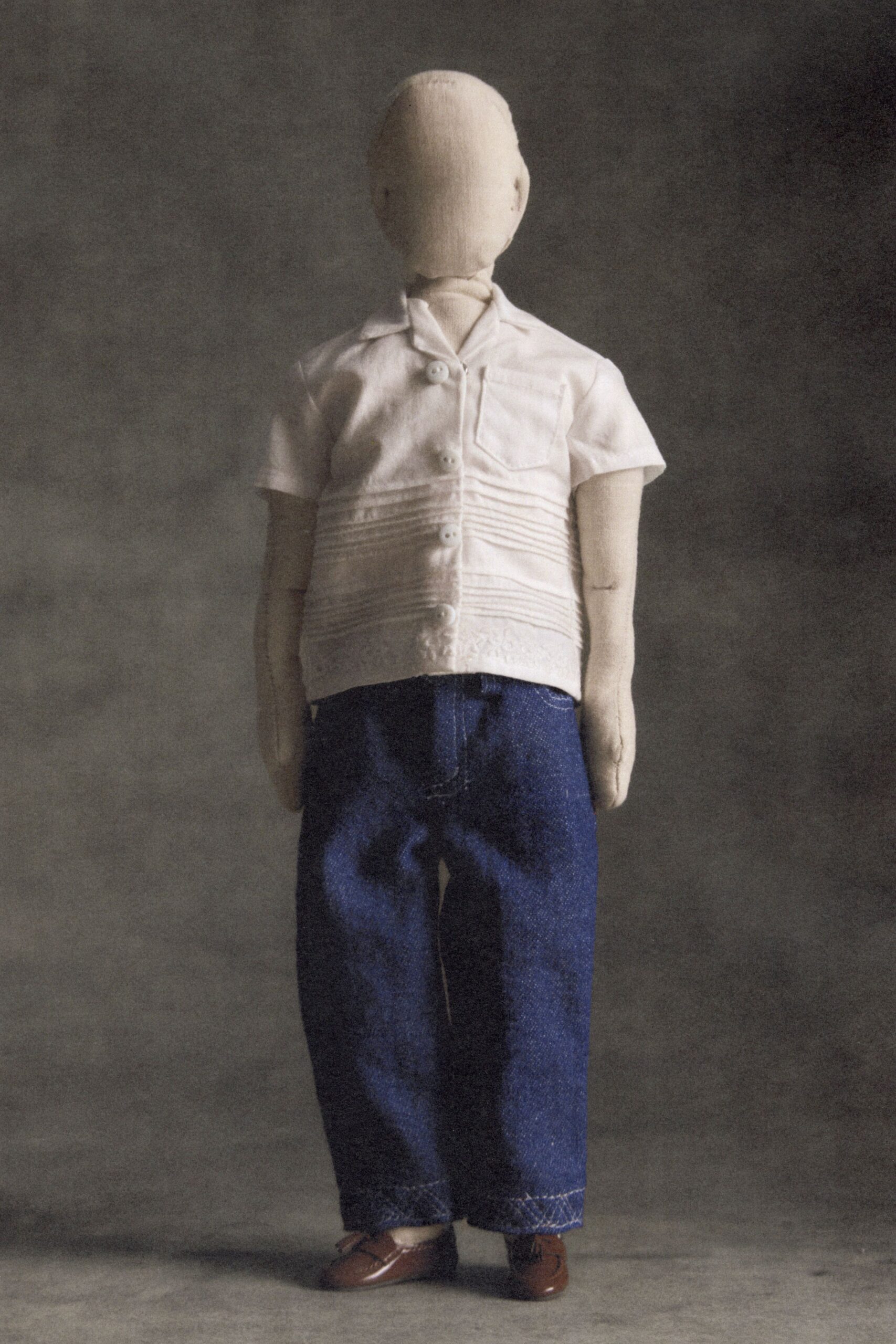 white cotton short-sleeve collared structured buttoned pleated blouse