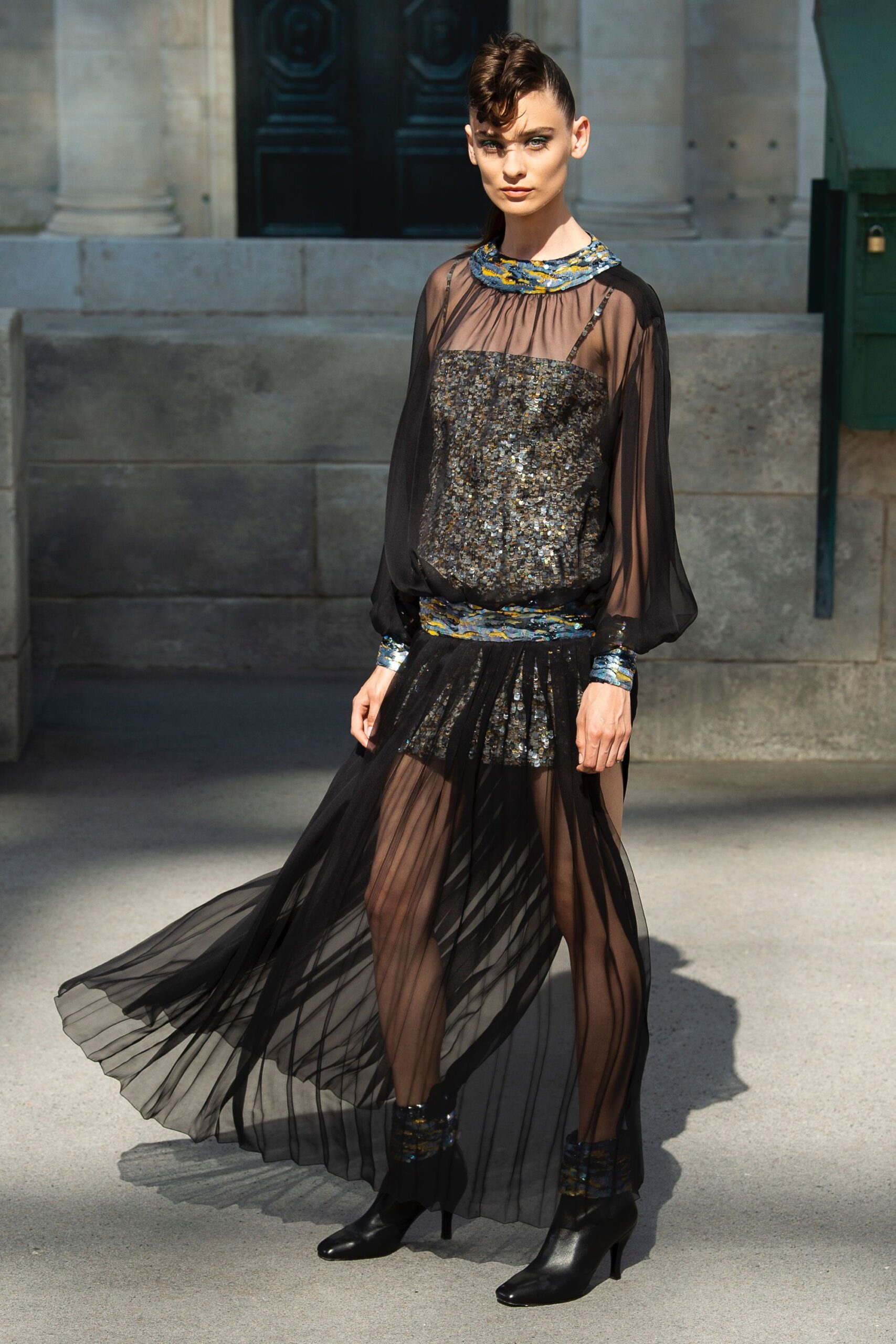 Chanel F/W 18 Couture Look 829
