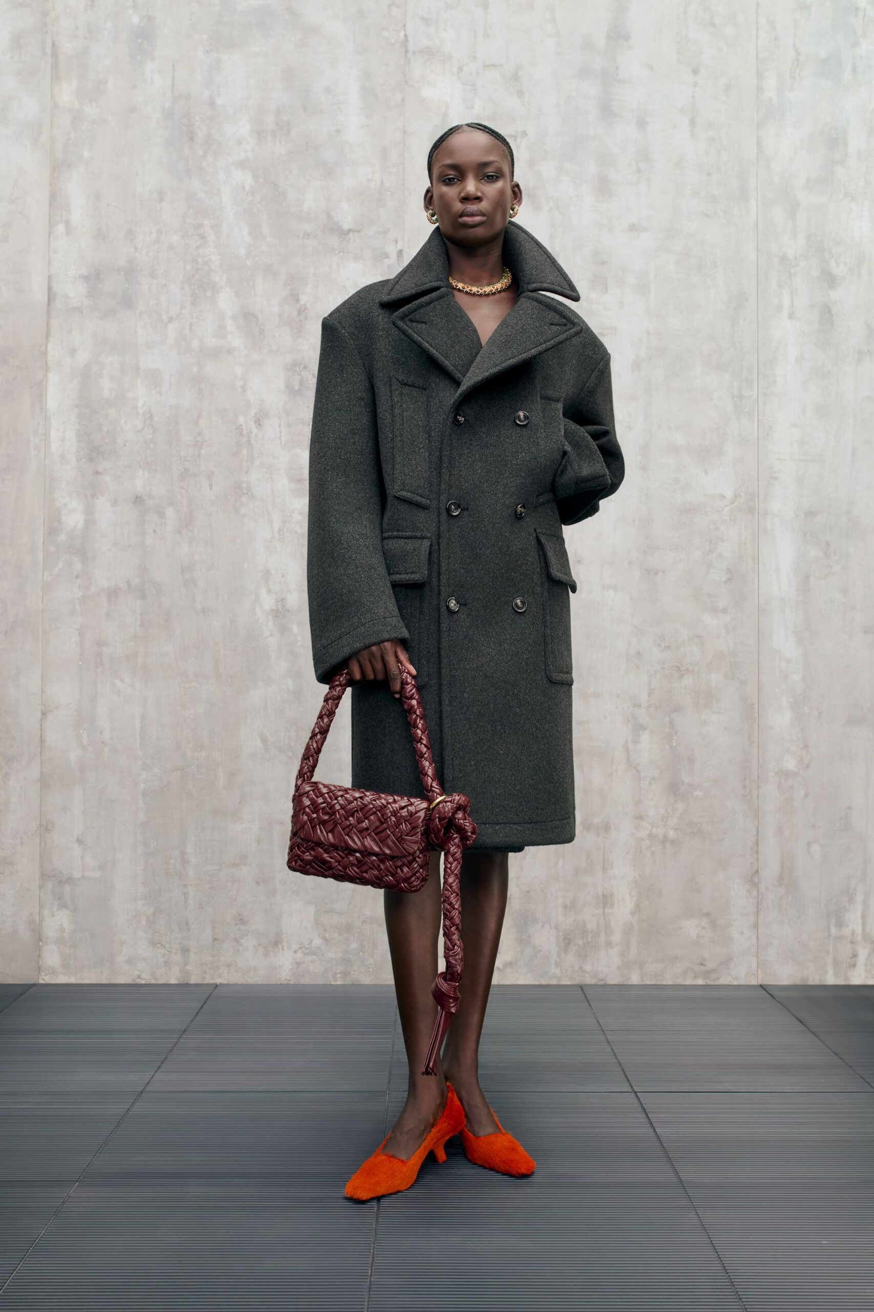 gray wool long-sleeve collared oversized pockets coat