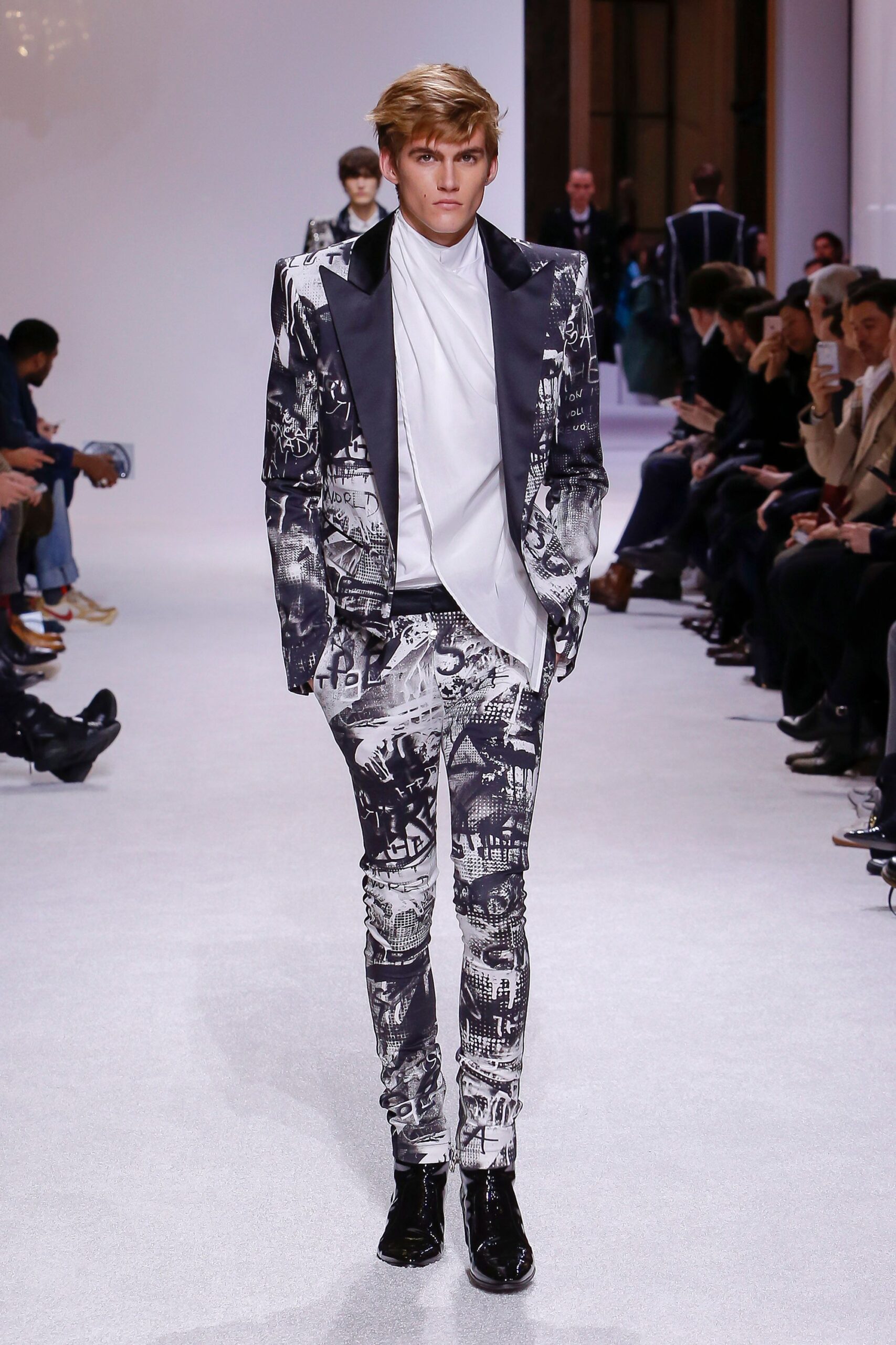 Balmain F/W 18 Menswear Look 894