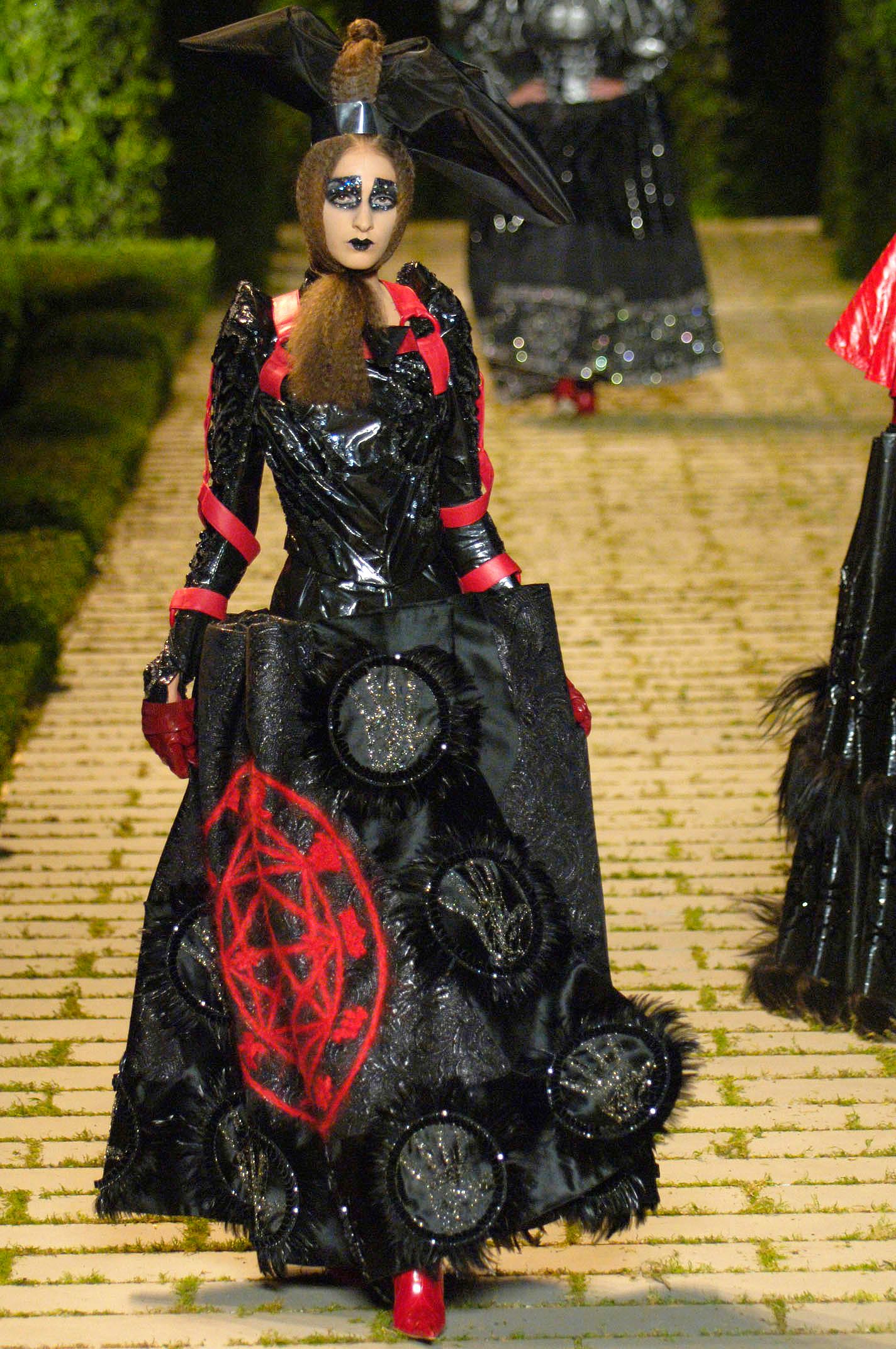 Christian Dior F/W 06 Couture Look 37