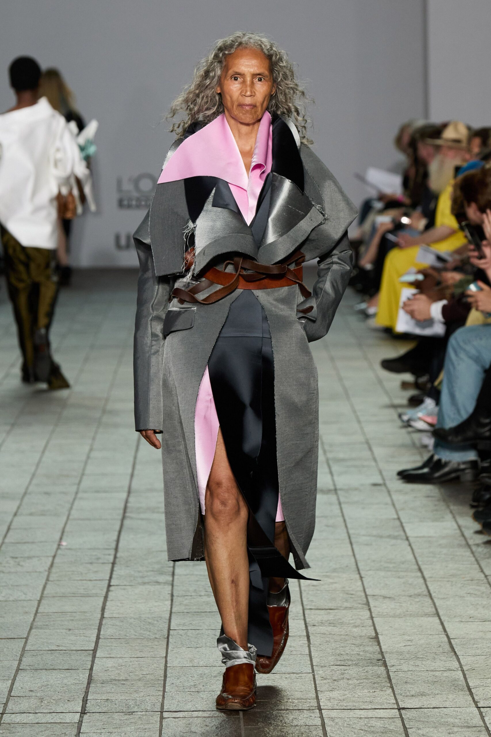 gray cotton long-sleeve collared relaxed layered coat