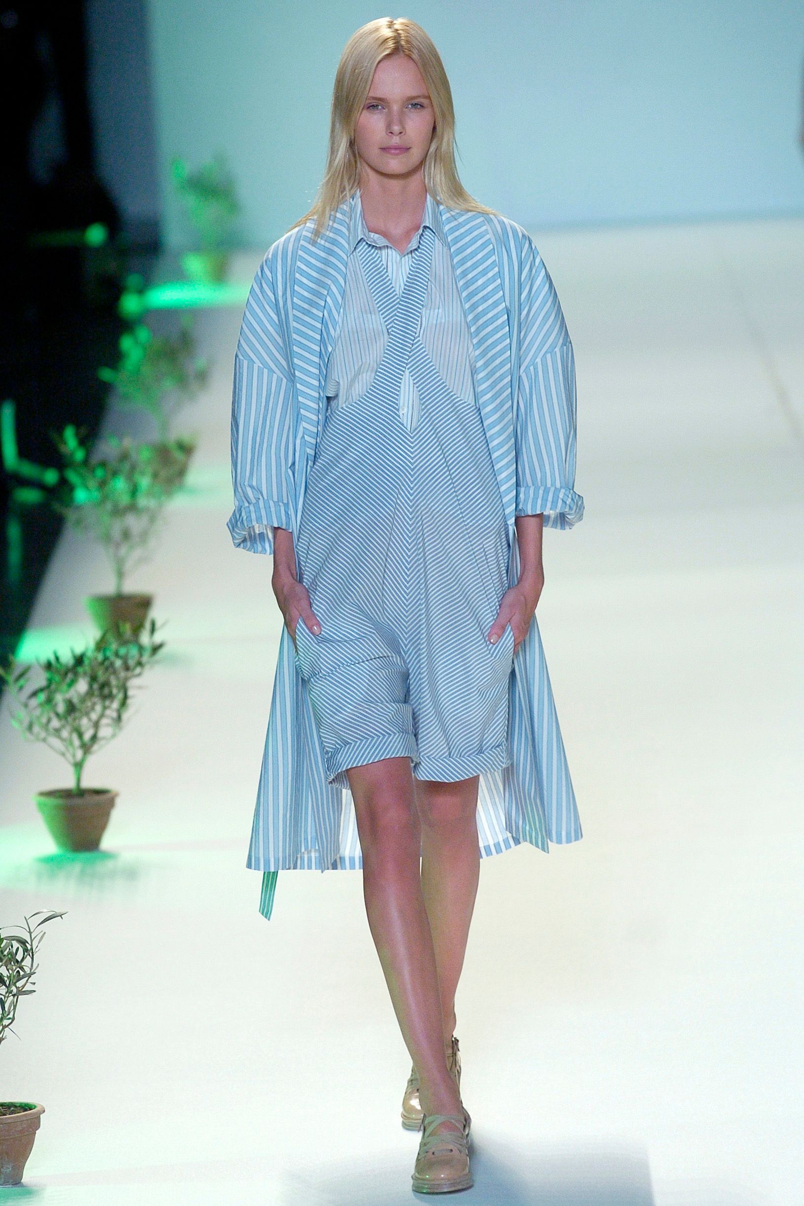 Chalayan S/S 05 Look 64