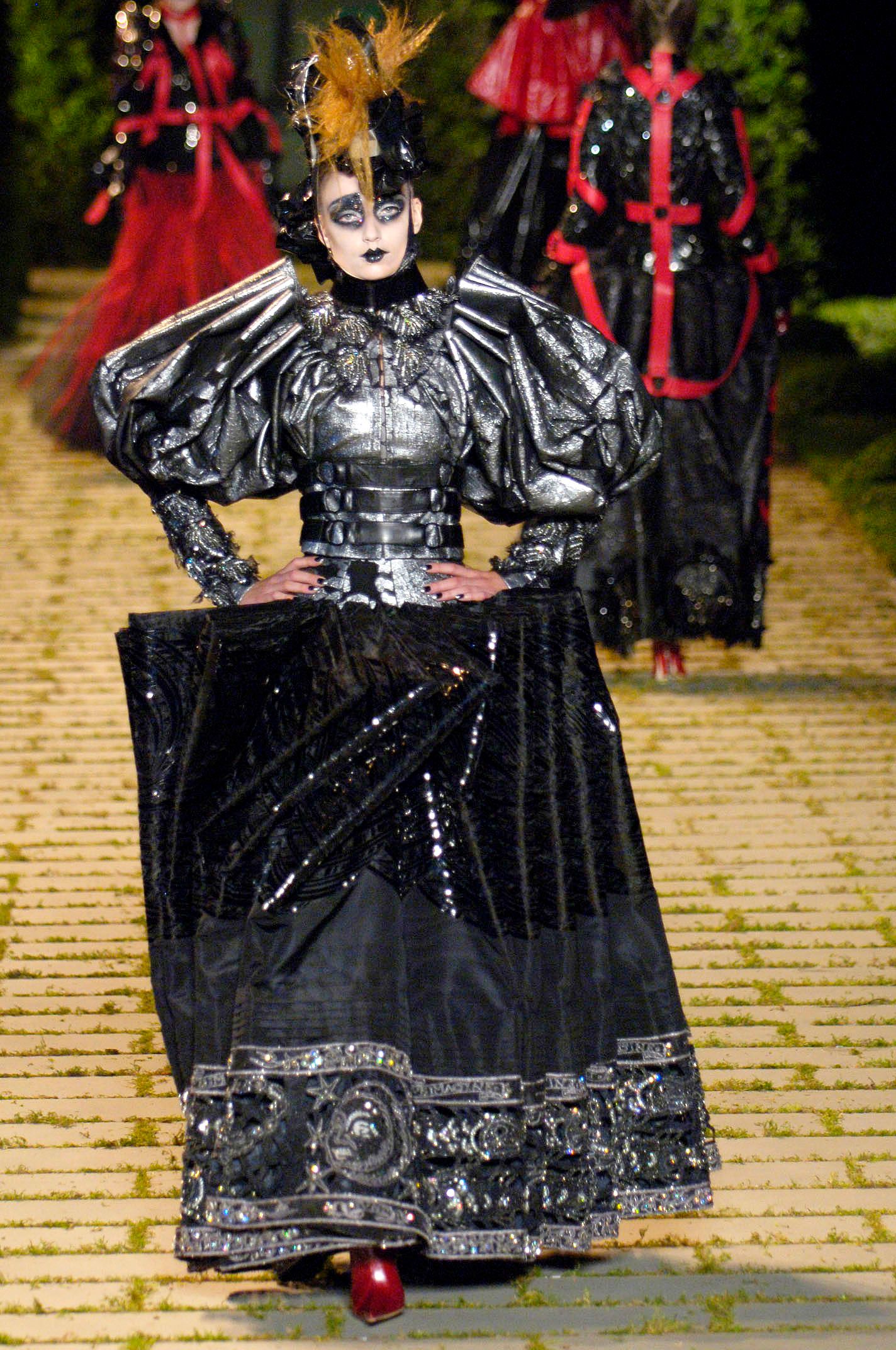 Christian Dior F/W 06 Couture Look 43