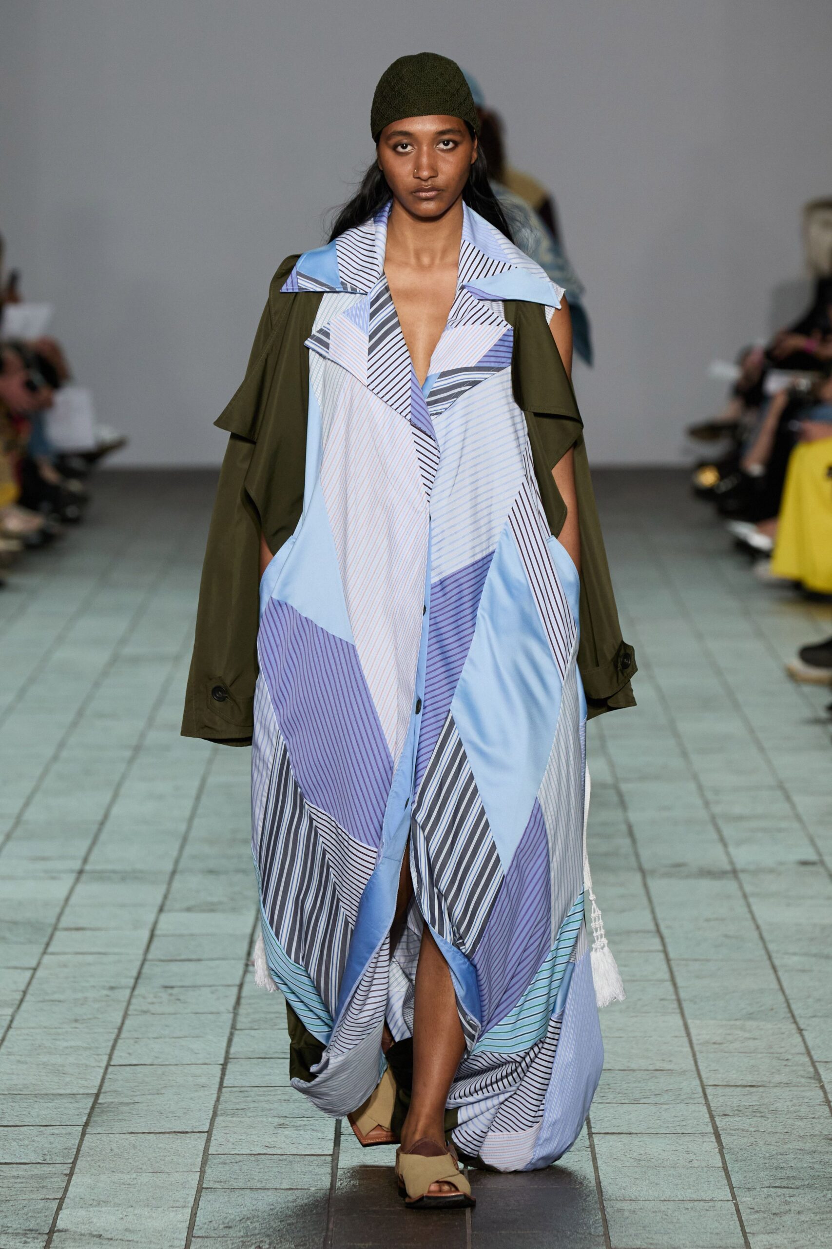 blue cotton long-sleeve collared relaxed color-blocked draped coat