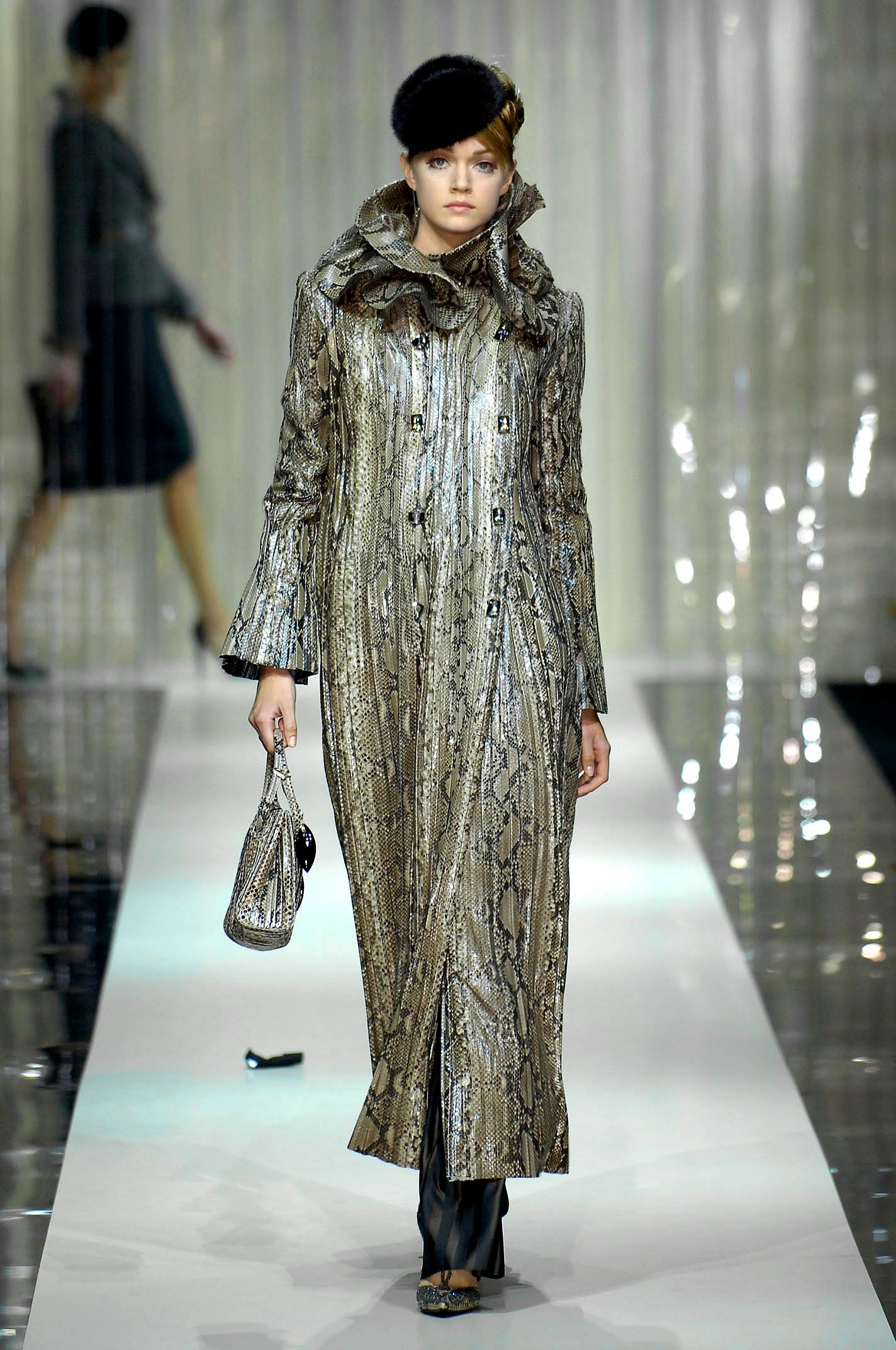 Armani Privé F/W 06 Couture Look 77