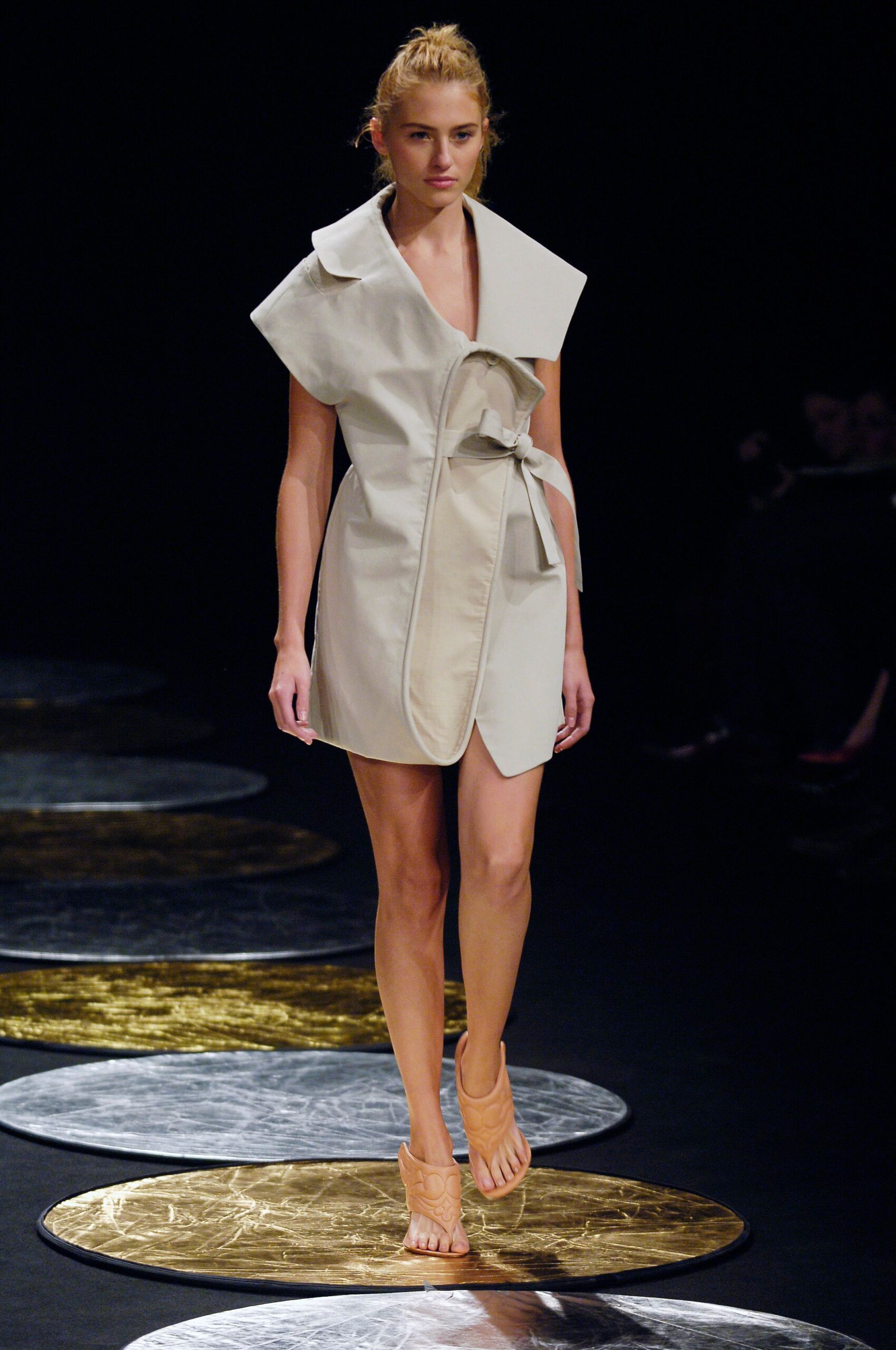 Chalayan S/S 06 Look 76