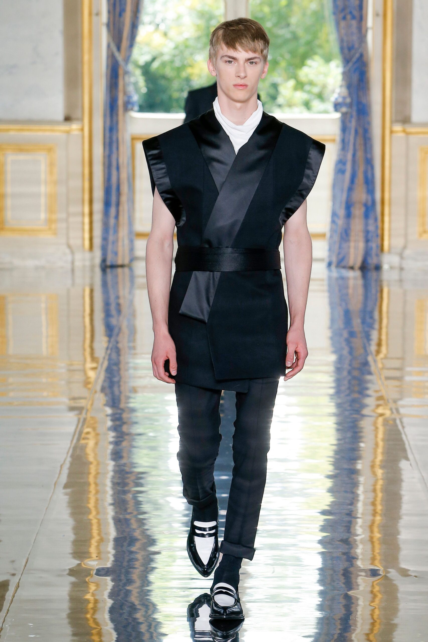 Balmain S/S 19 Menswear Look 1362