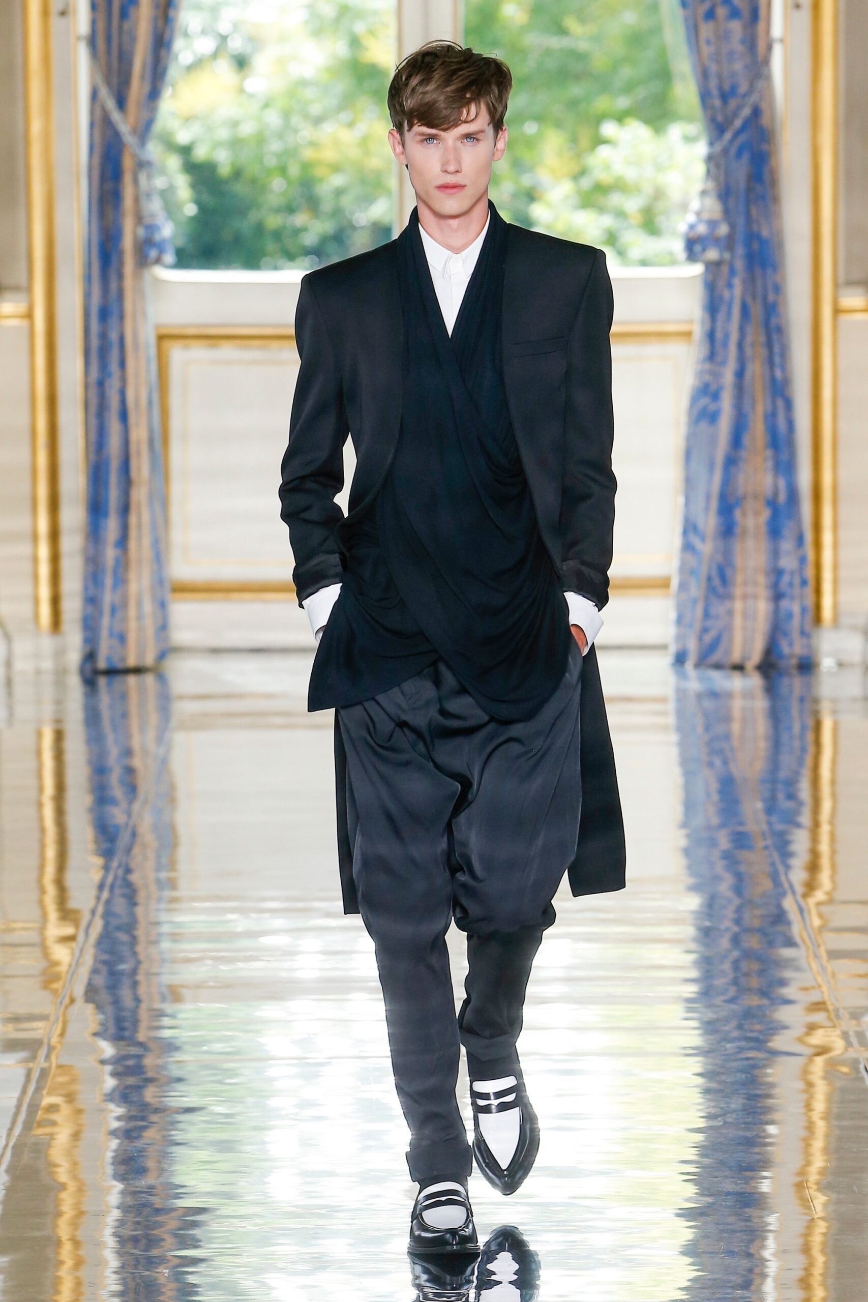 Balmain S/S 19 Menswear Look 1375