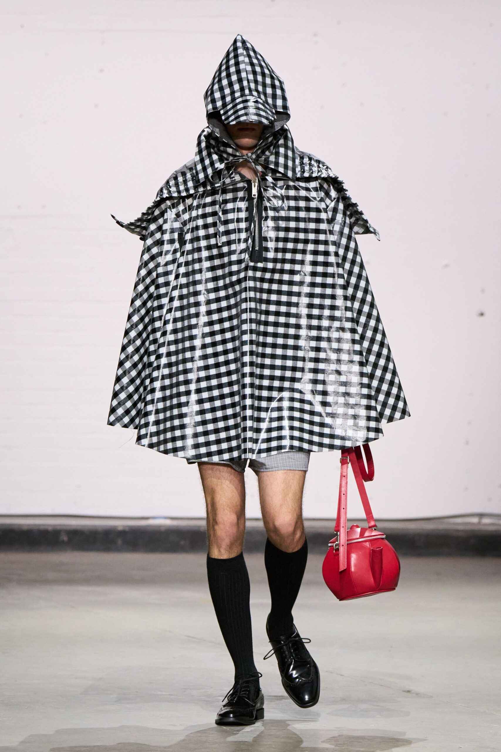 black cotton sleeveless hooded relaxed checked cape