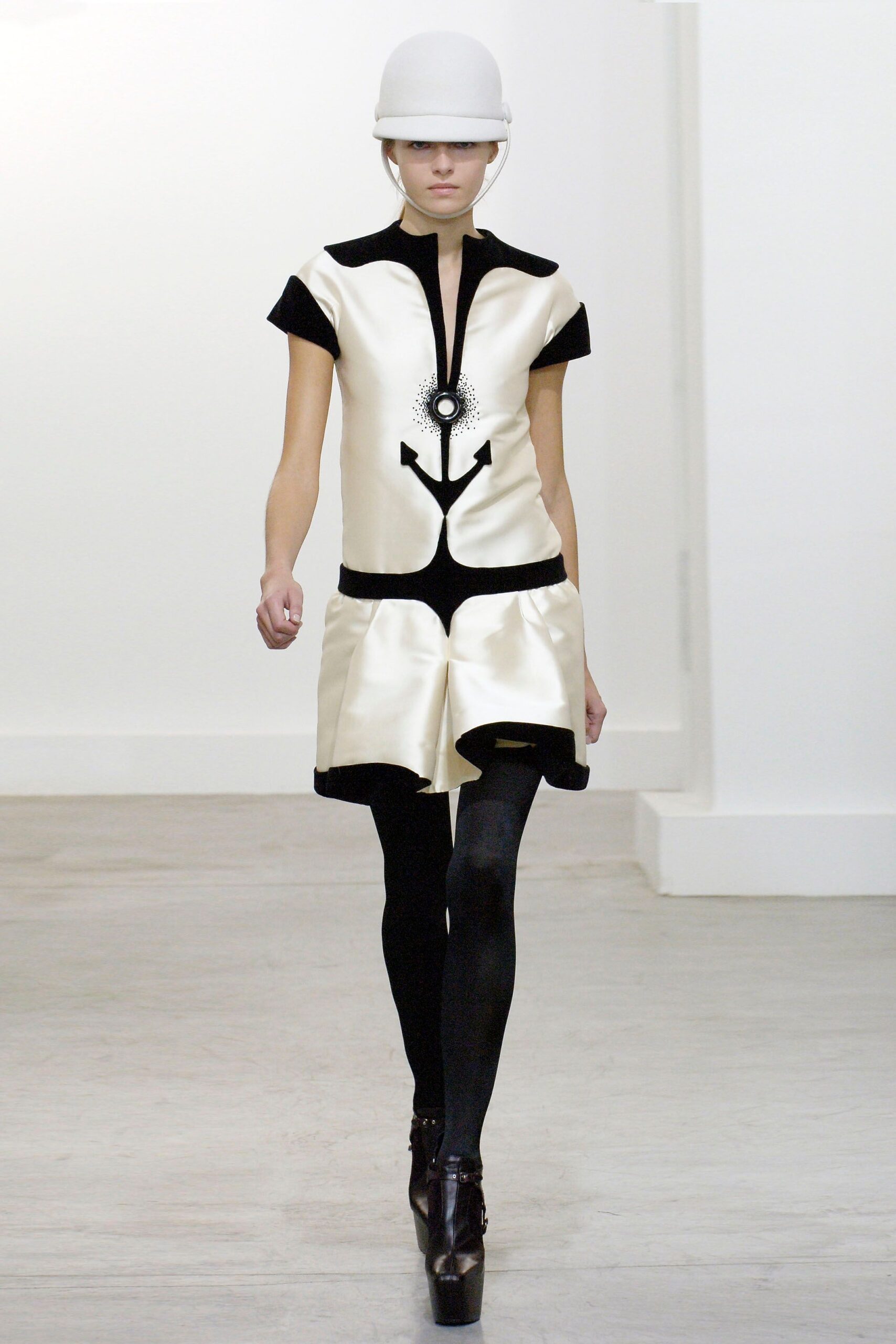 Balenciaga F/W 06 Look 111