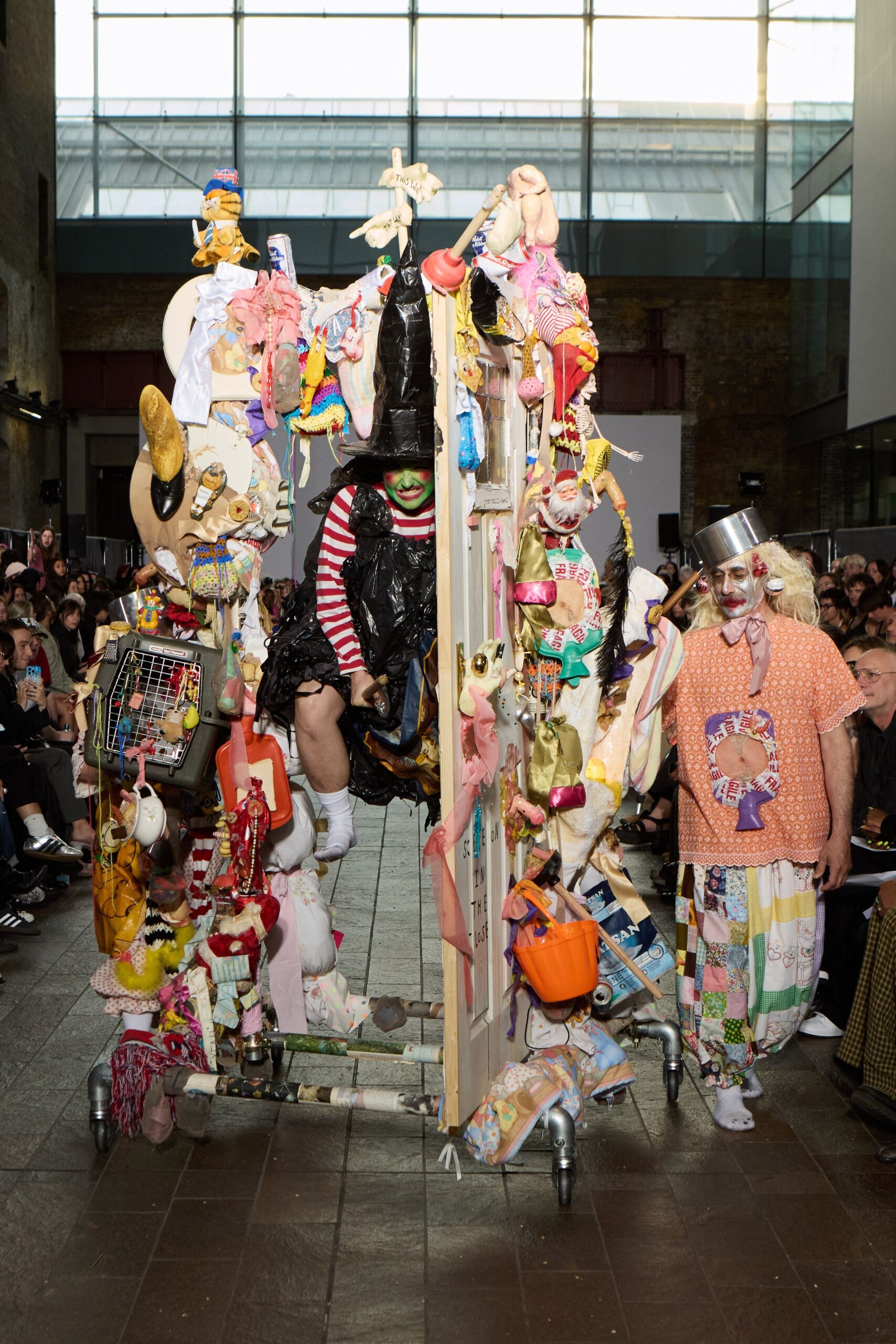 Central Saint Martins B.A. F/W 25 Look 1585