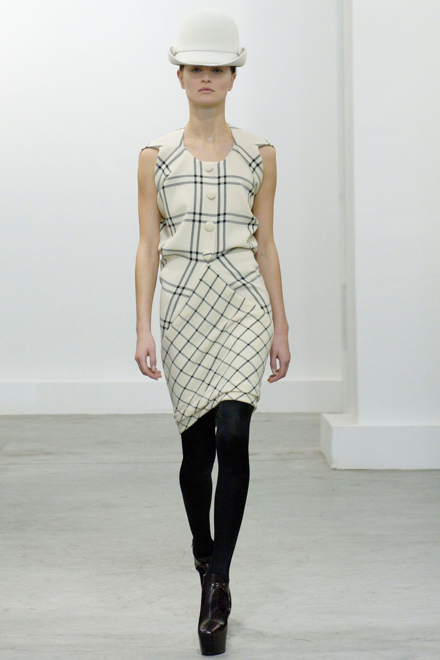Balenciaga F/W 06 Look 140