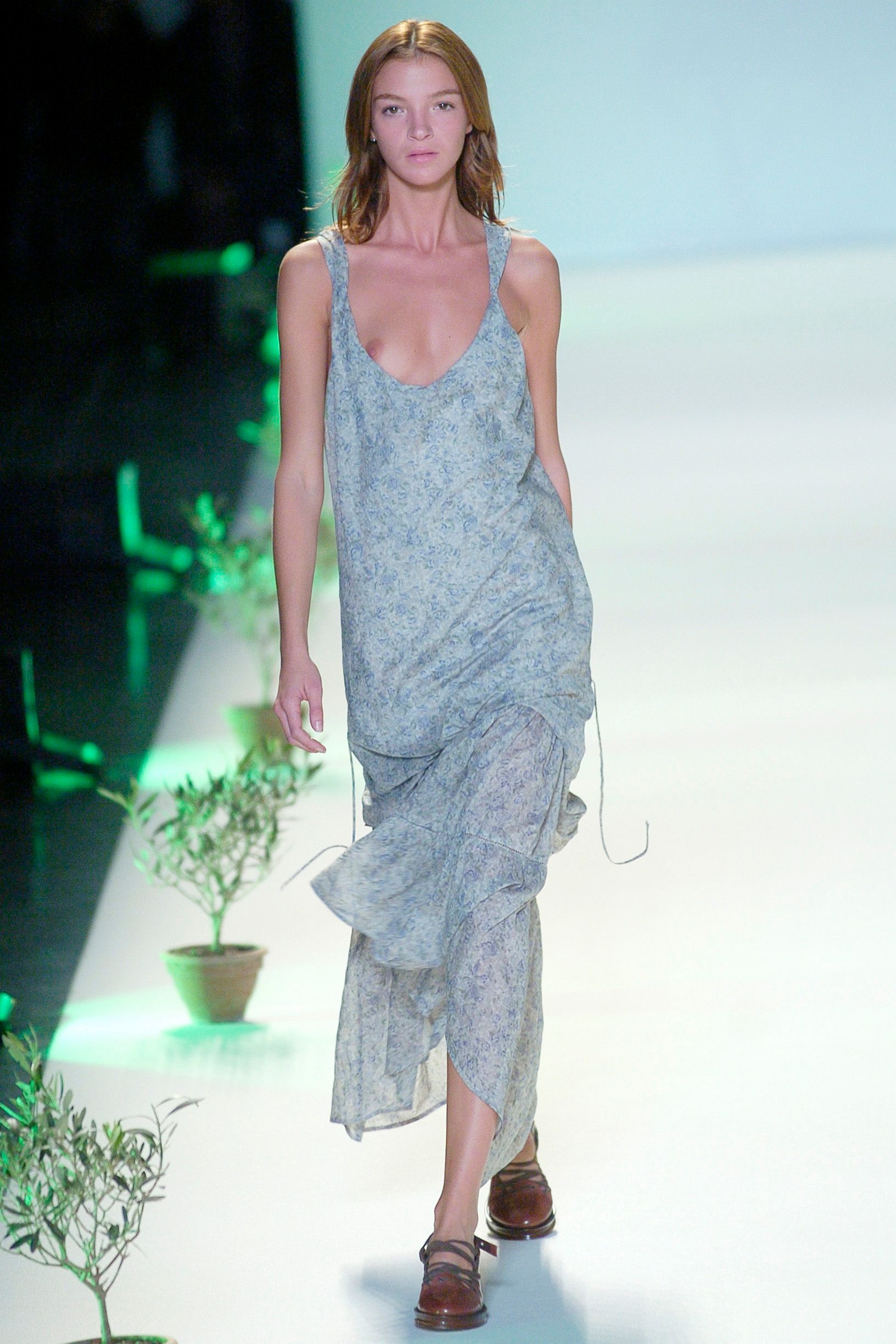 Chalayan S/S 05 Look 142