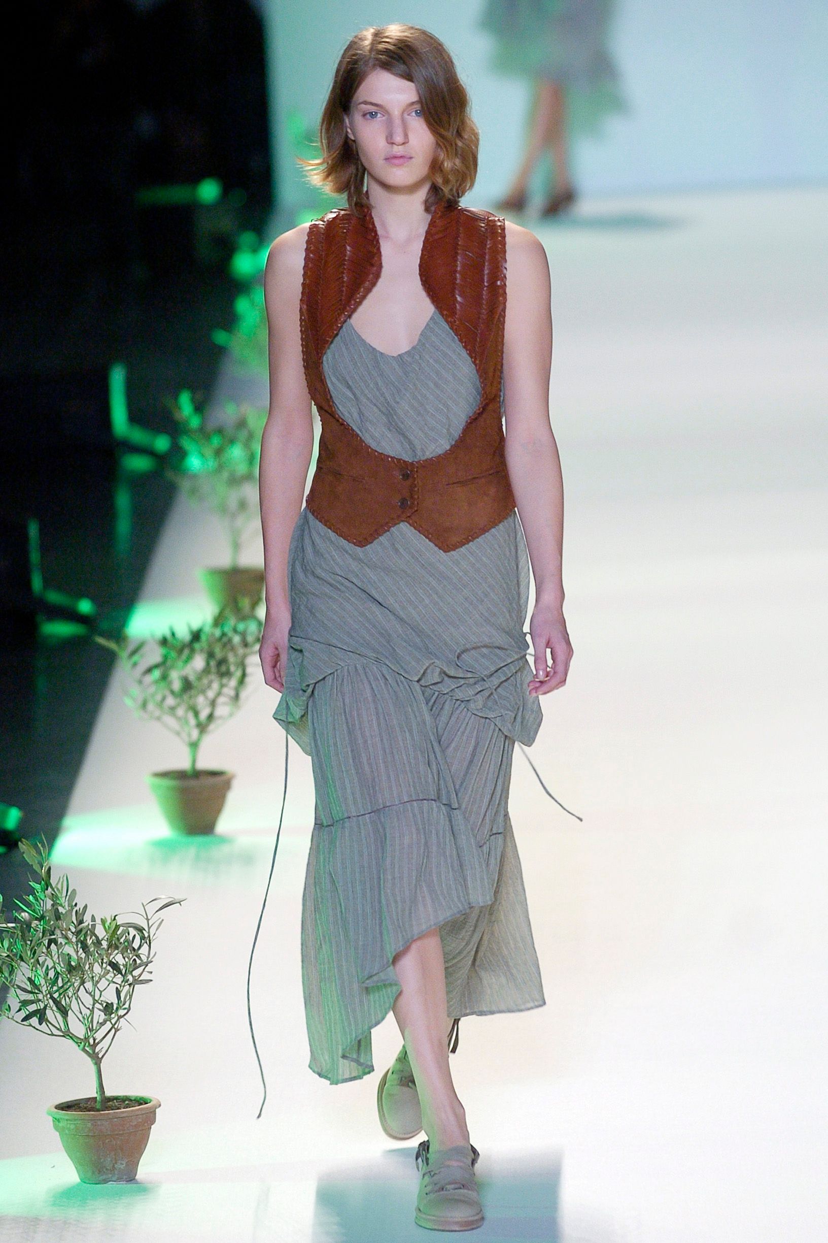 Chalayan S/S 05 Look 185