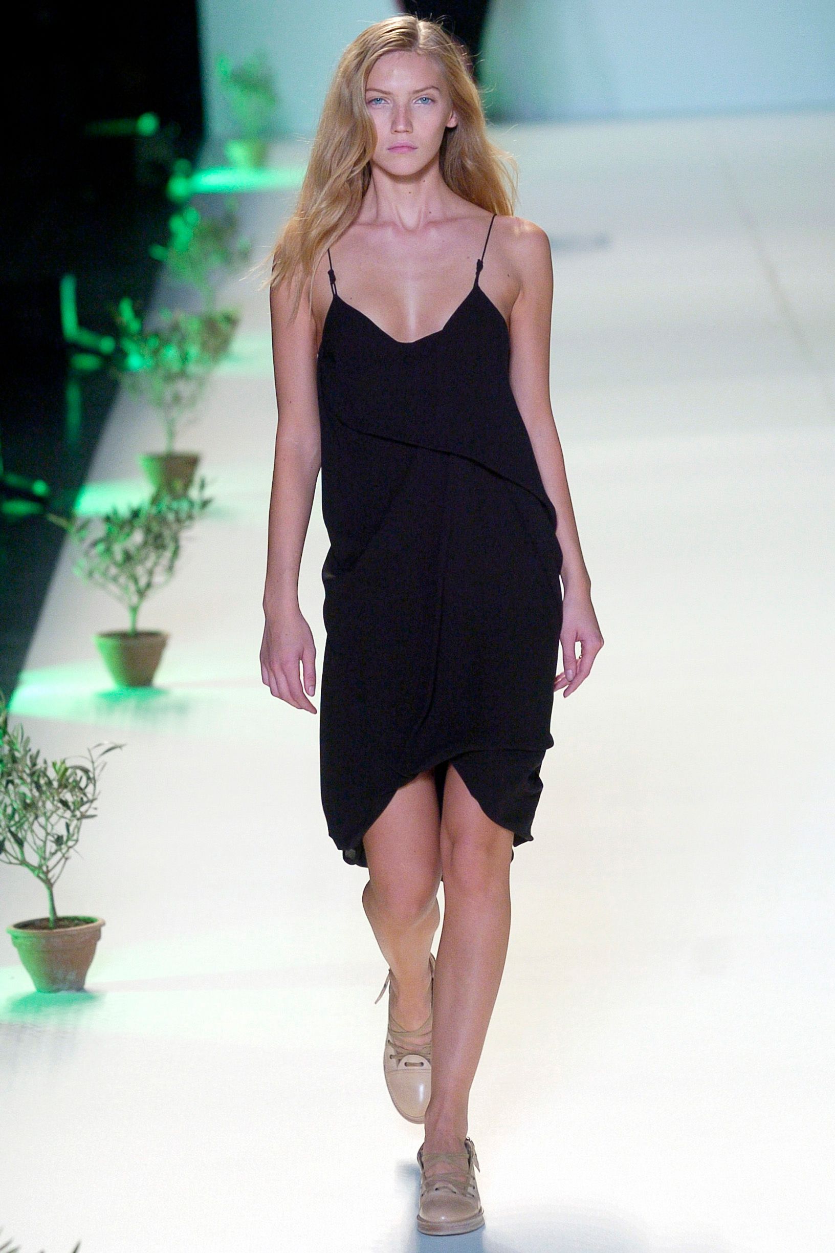 Chalayan S/S 05 Look 242