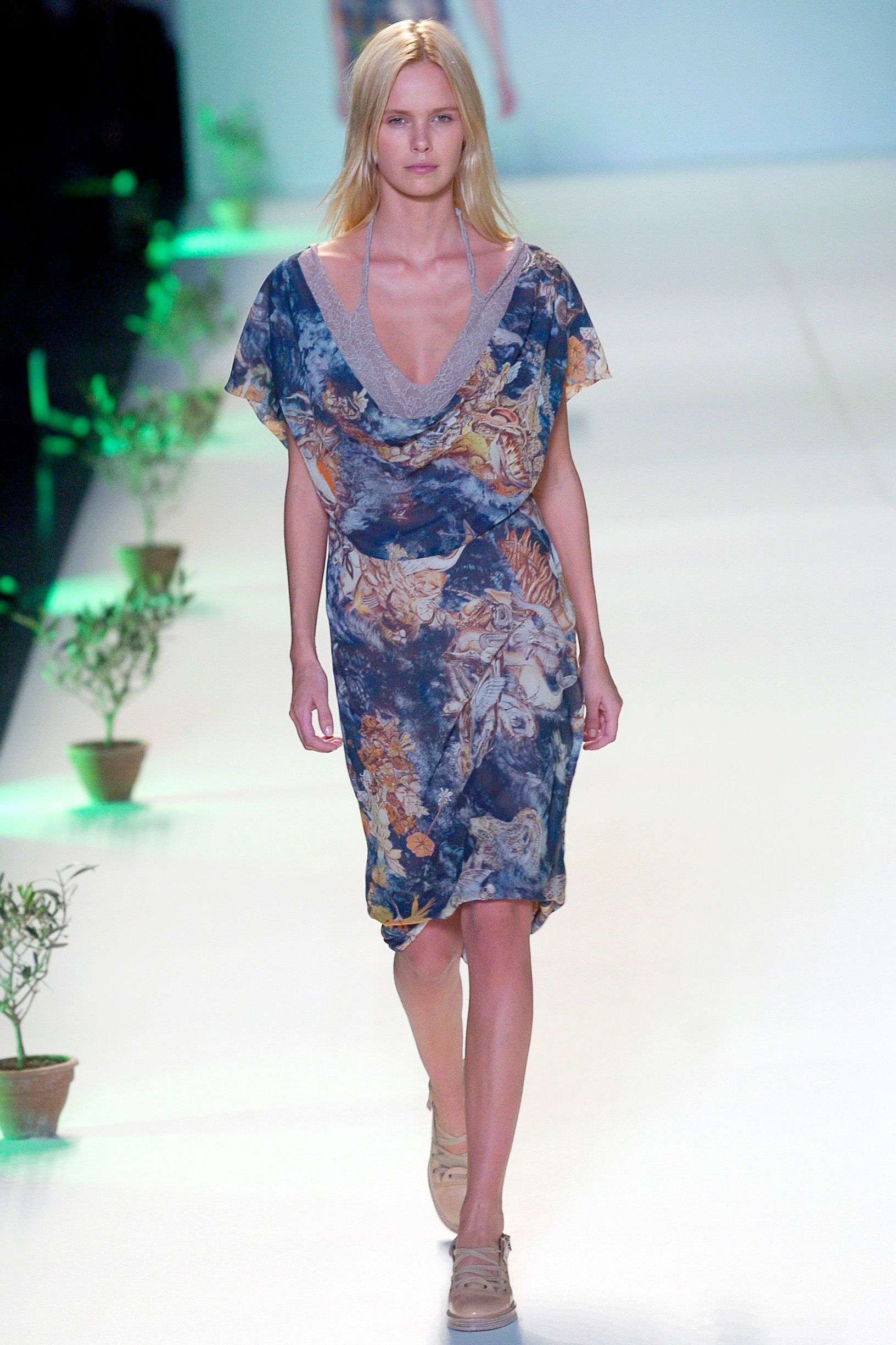 Chalayan S/S 05 Look 298