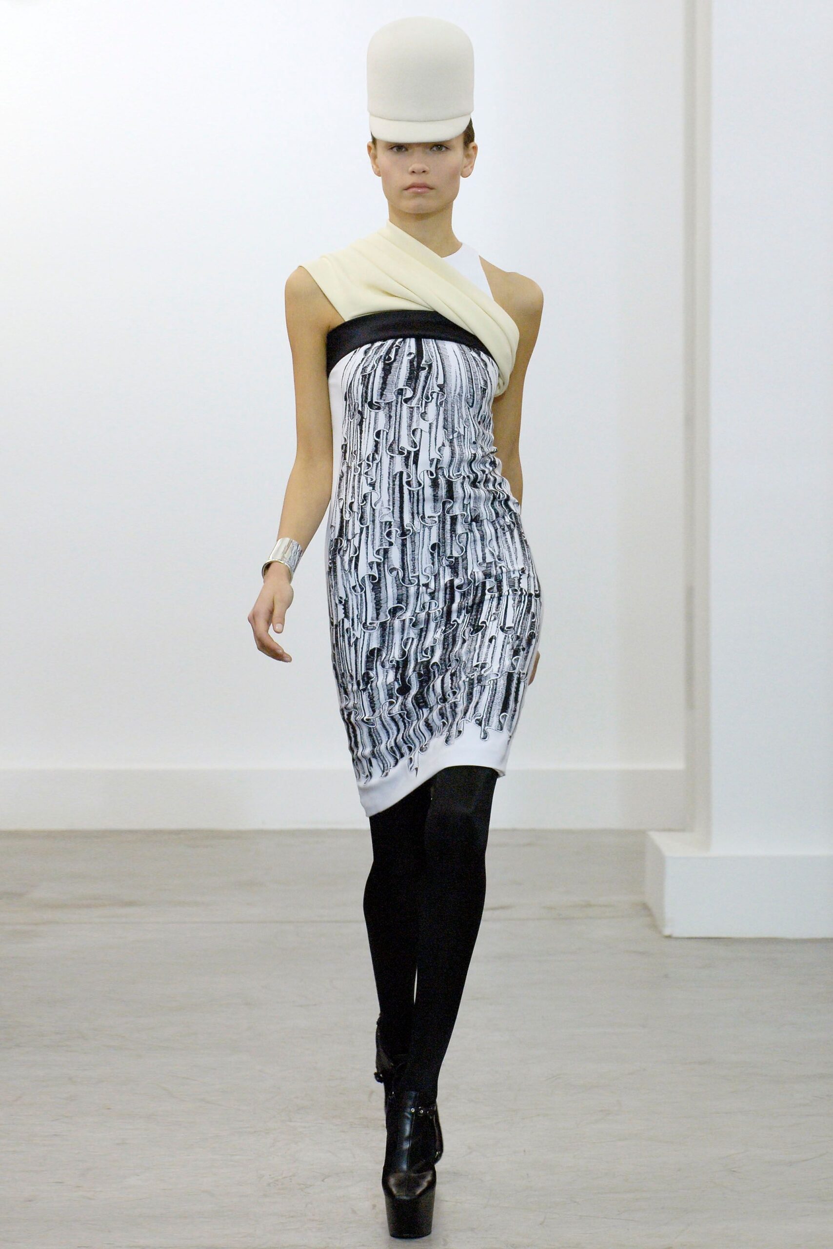 Balenciaga F/W 06 Look 321