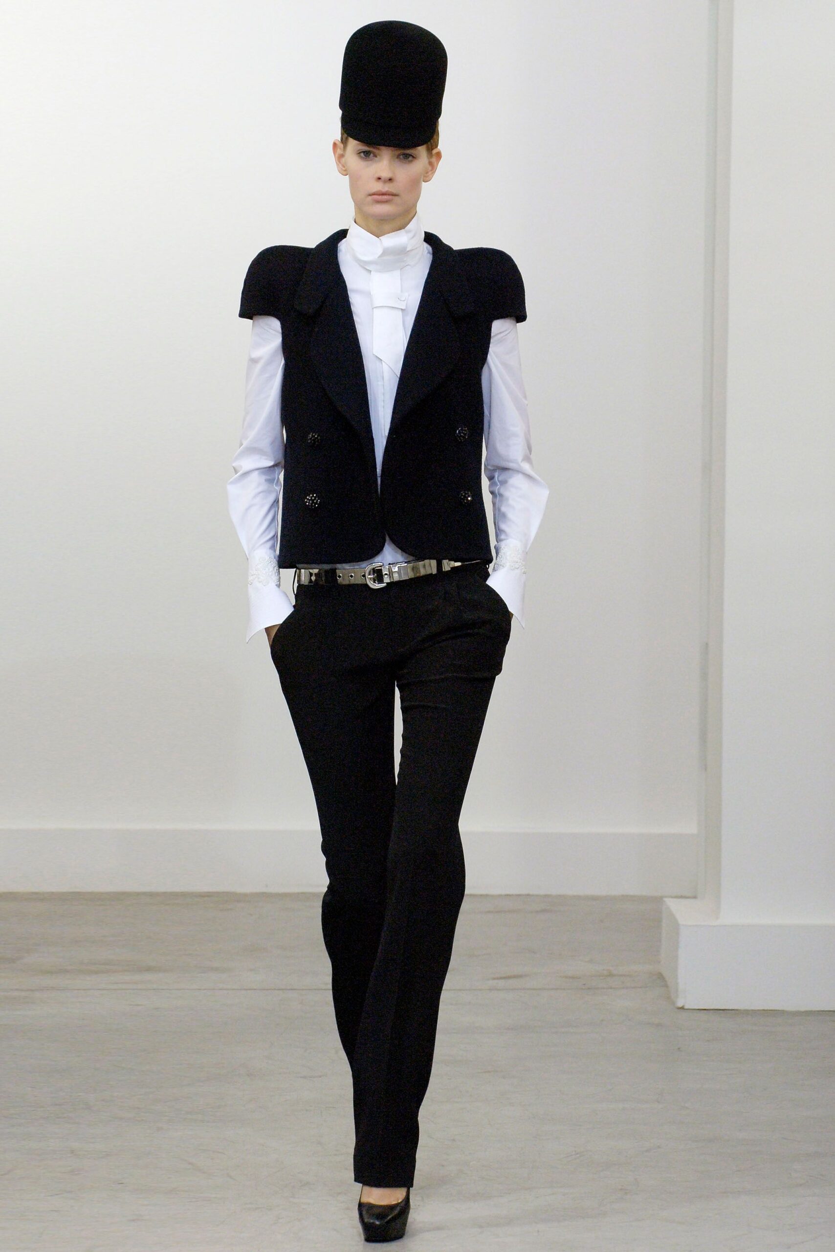 Balenciaga F/W 06 Look 329