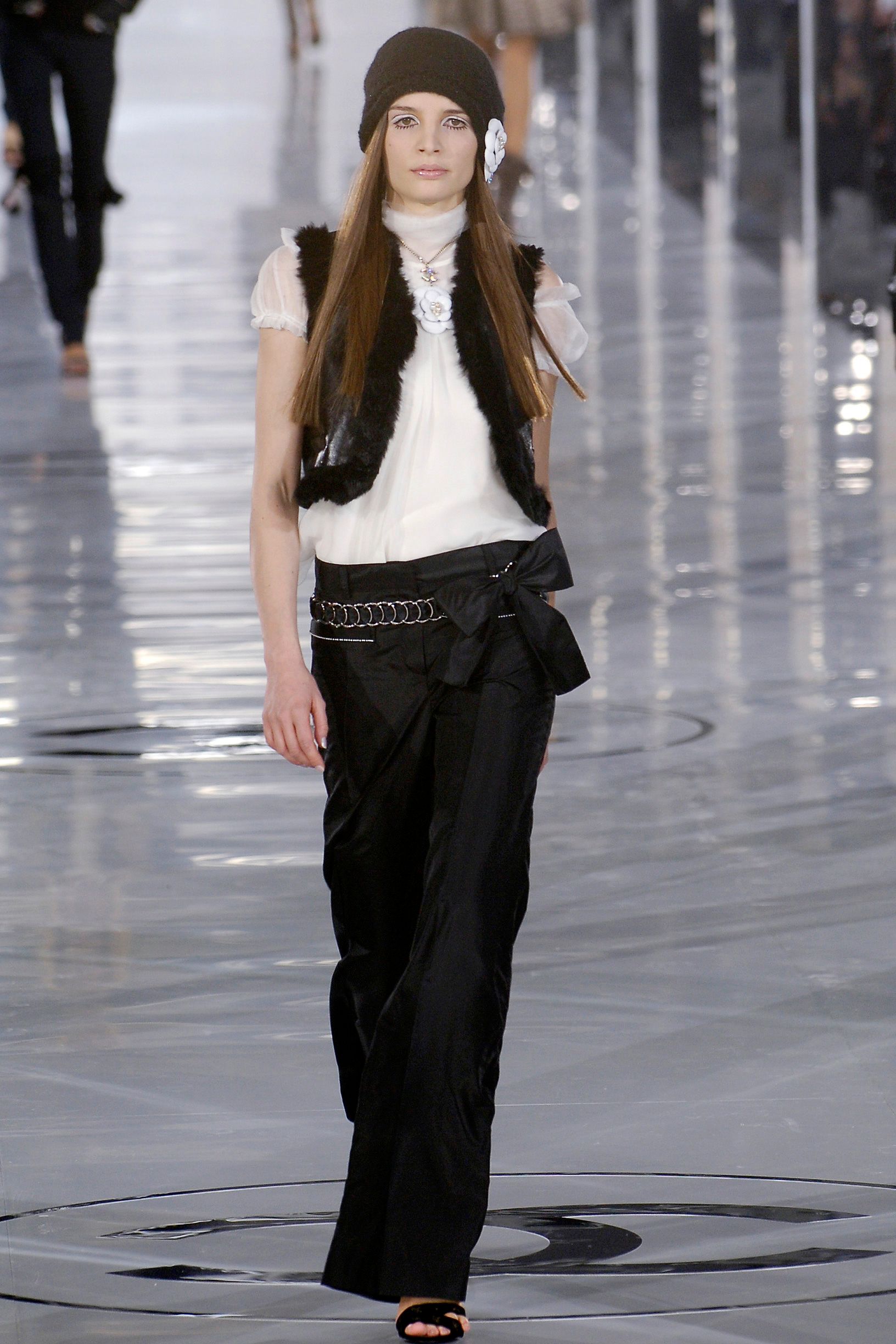 Chanel F/W 05 Look 437