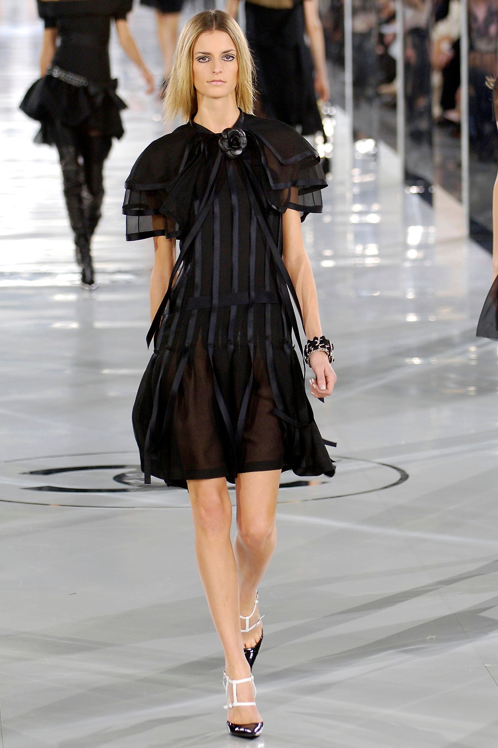 Chanel F/W 05 Look 699
