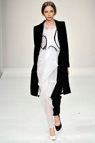 Central Saint Martins M.A. F/W 08 Look 713