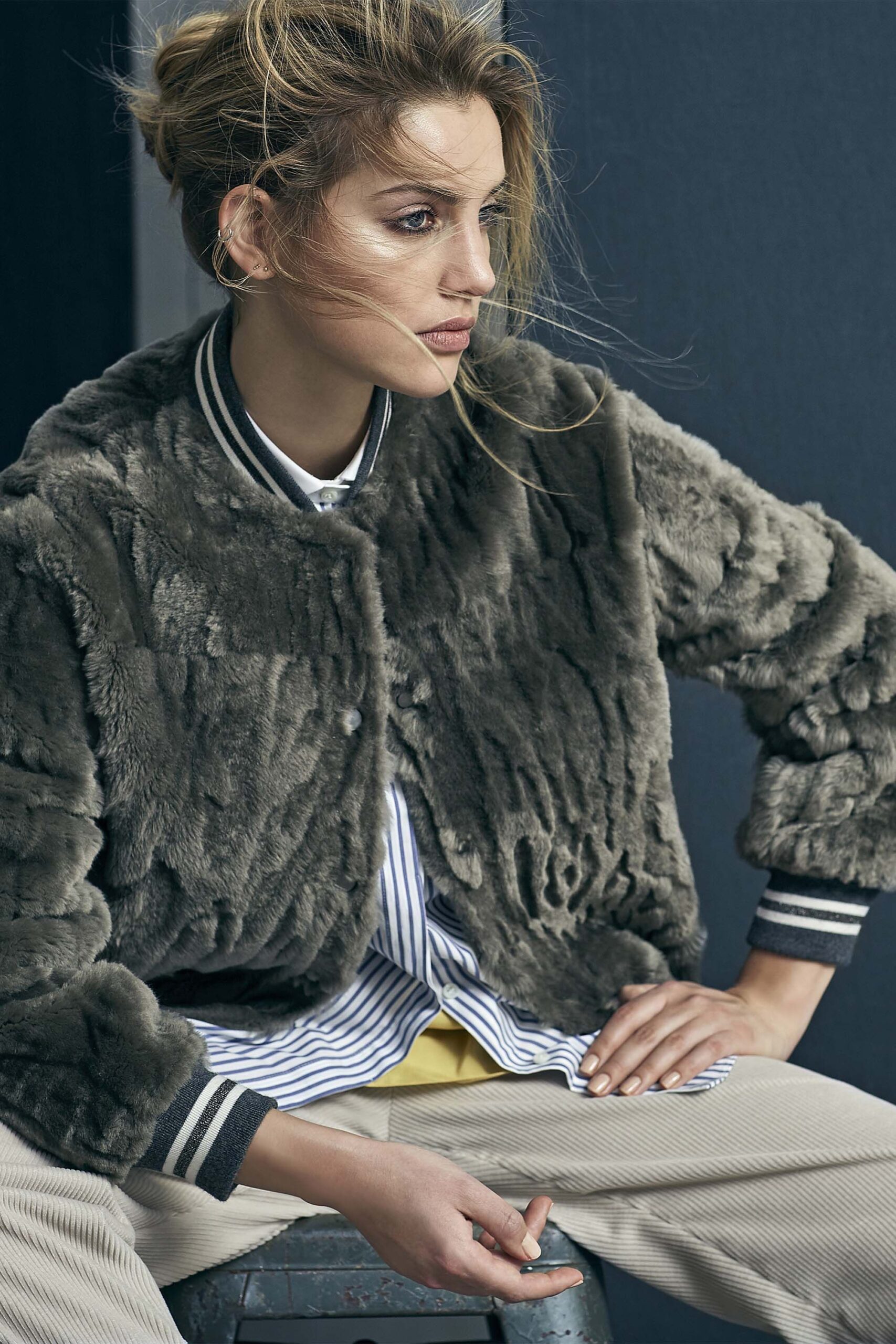 gray fur long-sleeve open-front textured cropped jacket