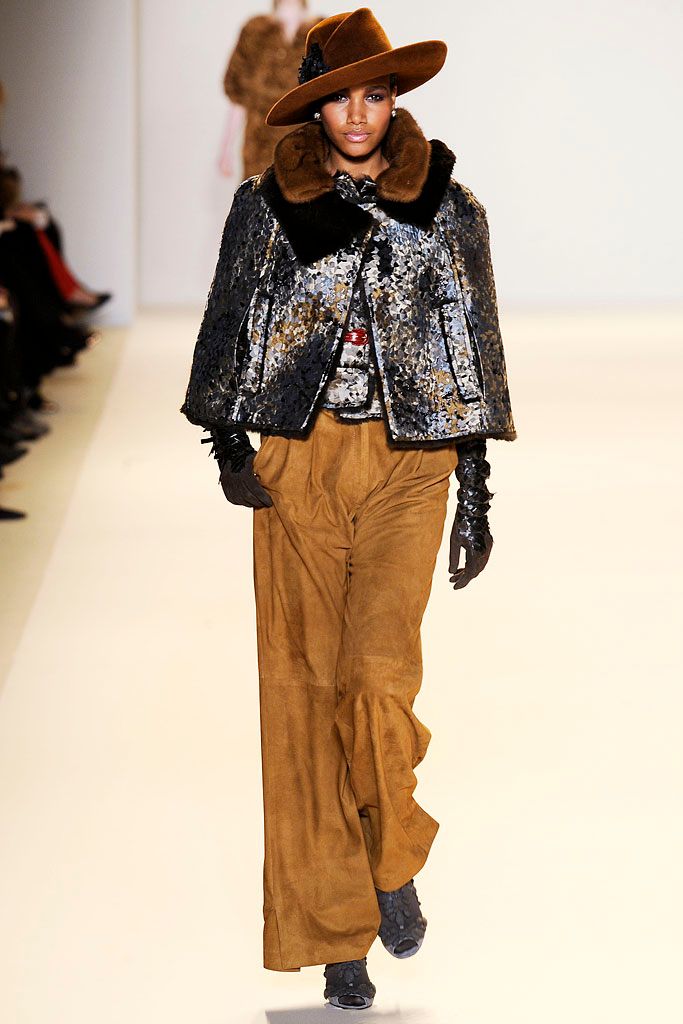 Carolina Herrera F/W 10 Look 130