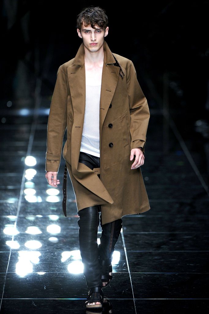 Burberry S/S 11 Look 21