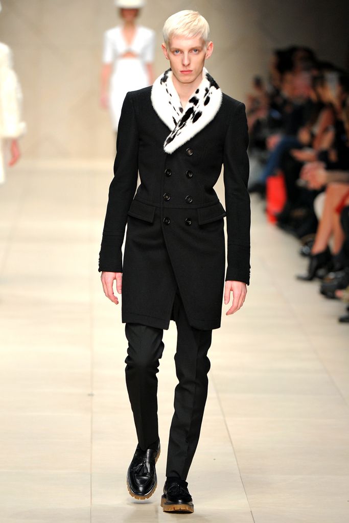 Burberry F/W 11 Look 227