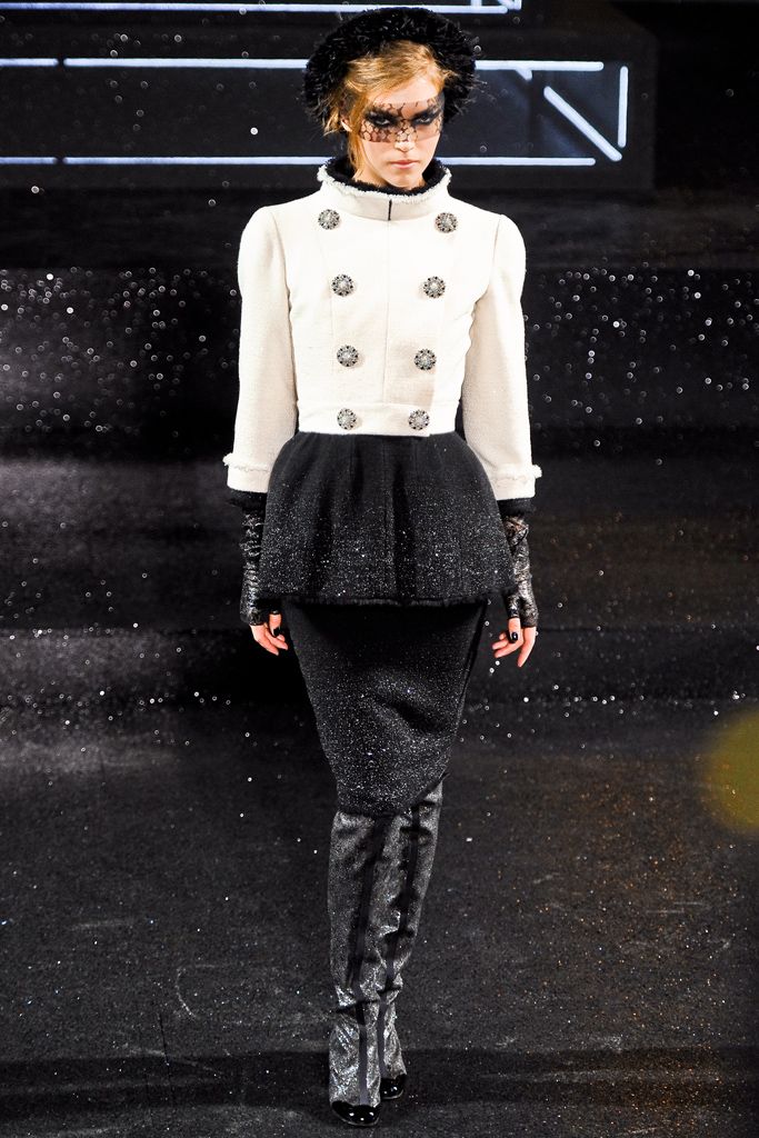 Chanel F/W 11 Couture Look 38