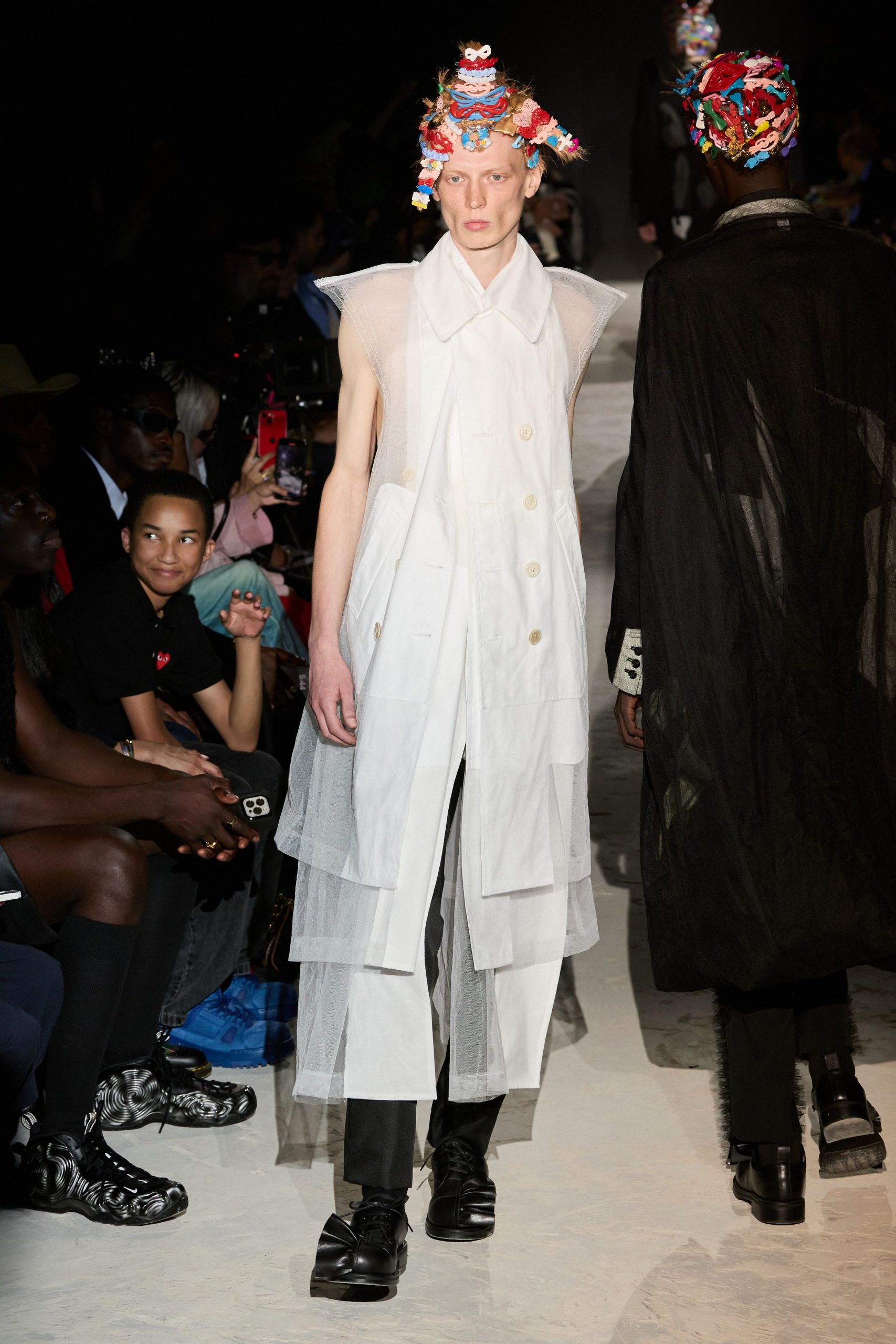 white cotton sleeveless collared relaxed buttoned layered coat