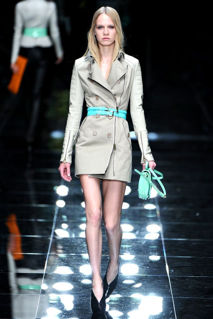 Burberry S/S 11 Look 33