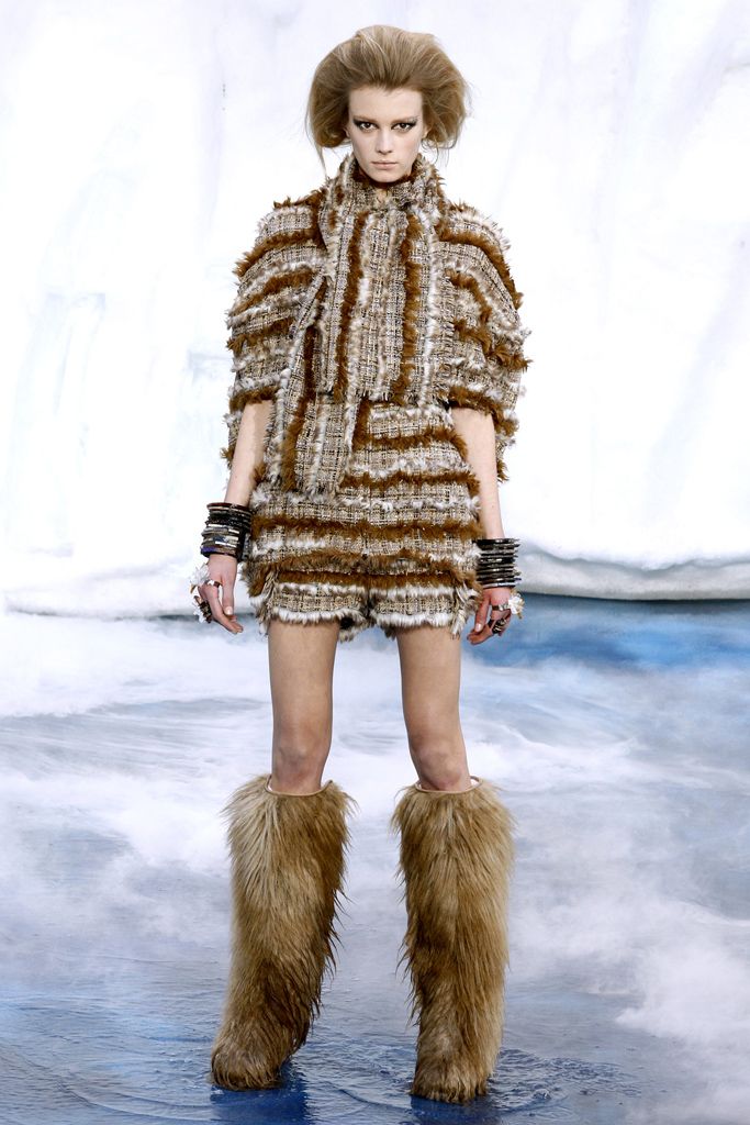 Chanel F/W 10 Look 31