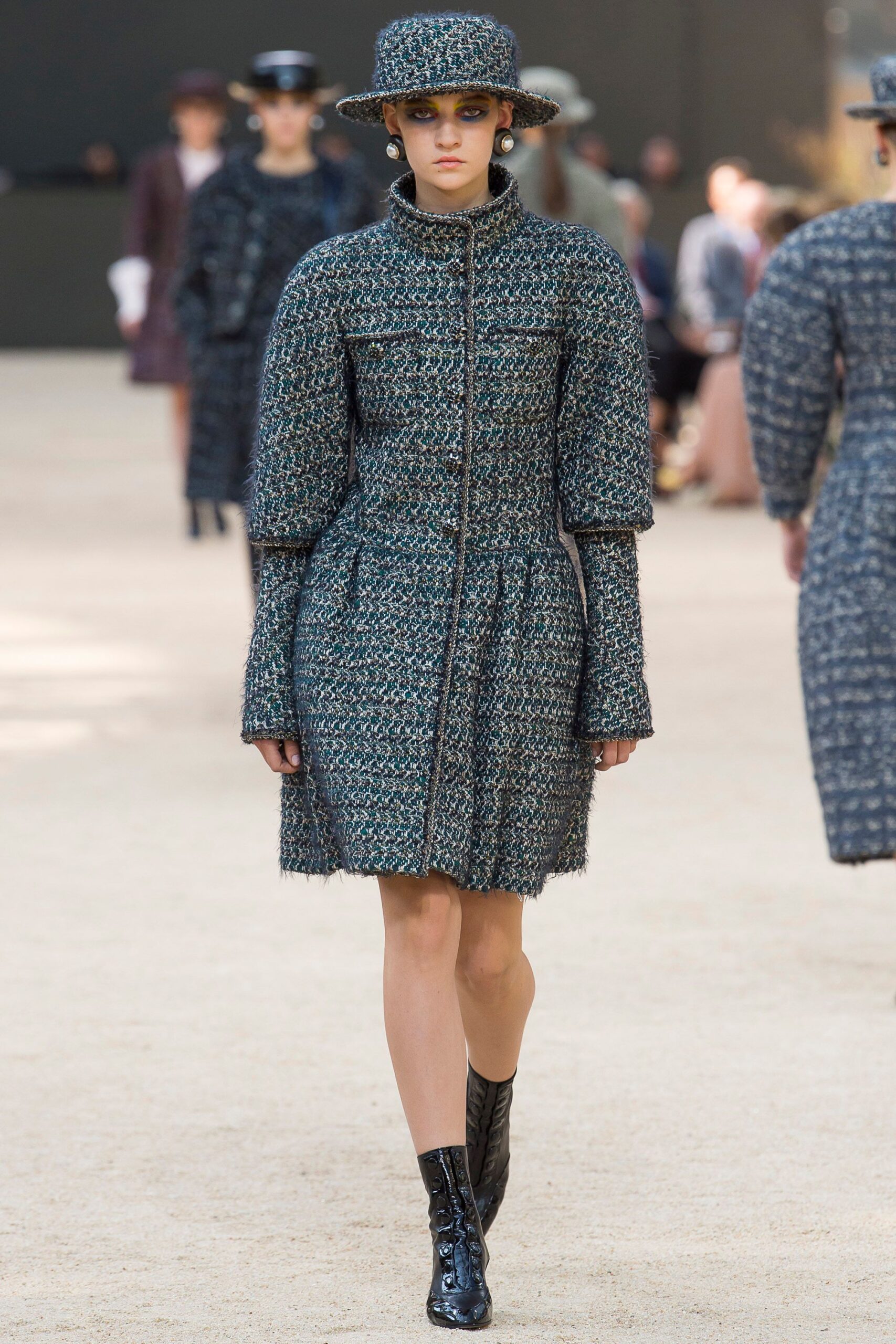 Chanel F/W 17 Couture Look 24
