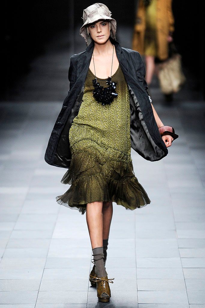Burberry S/S 09 Look 34
