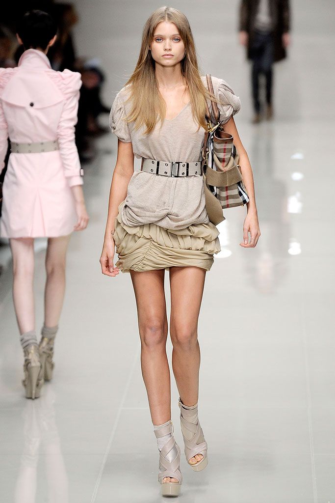 Burberry S/S 10 Look 33