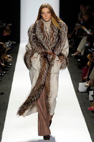 Carolina Herrera F/W 06 Look 1